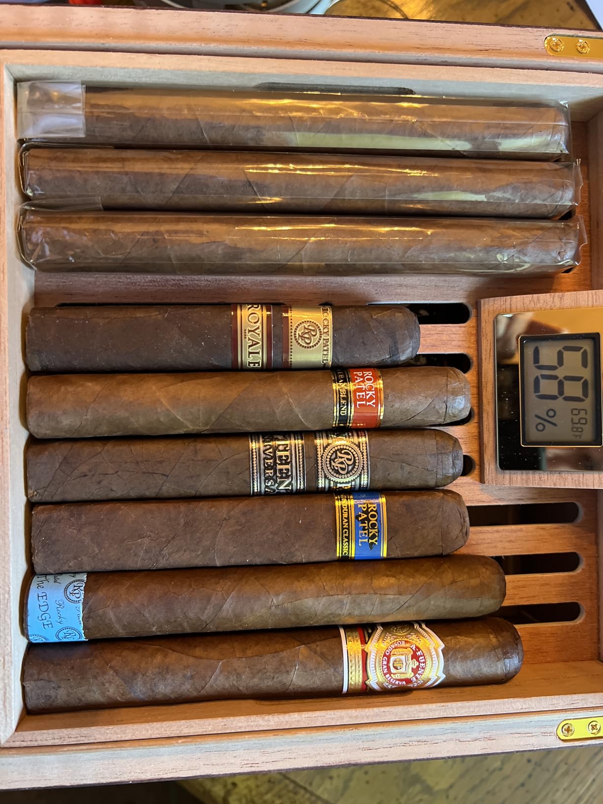 Flauno Cigar Humidor with Lock, Air Circulation System, up to 70 Cigars, Spanish Cedar Wood, Accurate Digital Hygrometer, Drawer, Humidifier, Divider, Handmade Glass Top Cigar Box for Cigar Lovers customer photo 1