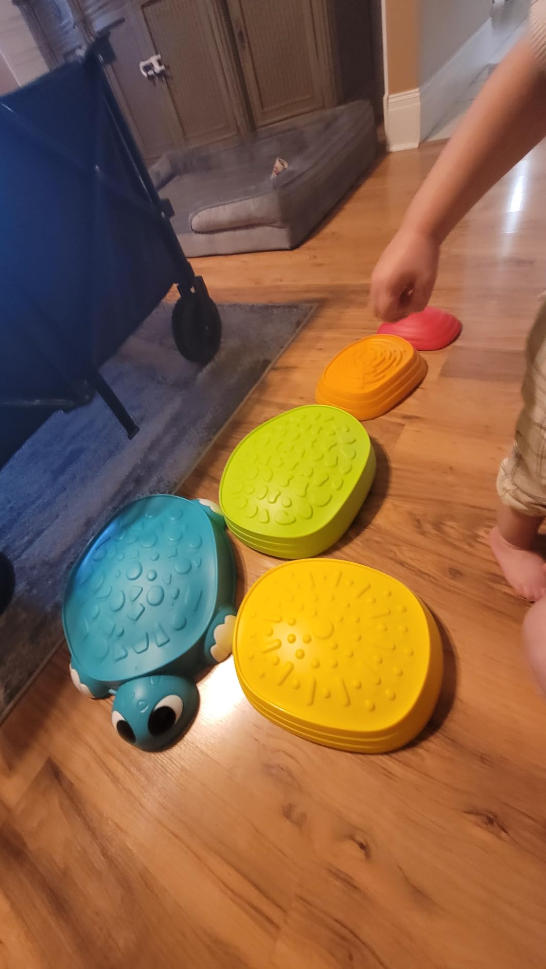 JOYIN 5 Pcs Turtle Balance Stepping Stones, Kids Turtle Path Jumping Stones, Toddler Obstacle Course Coordination Game Toys Indoor or Outdoor Play for Kids Aged 3+ customer photo 2