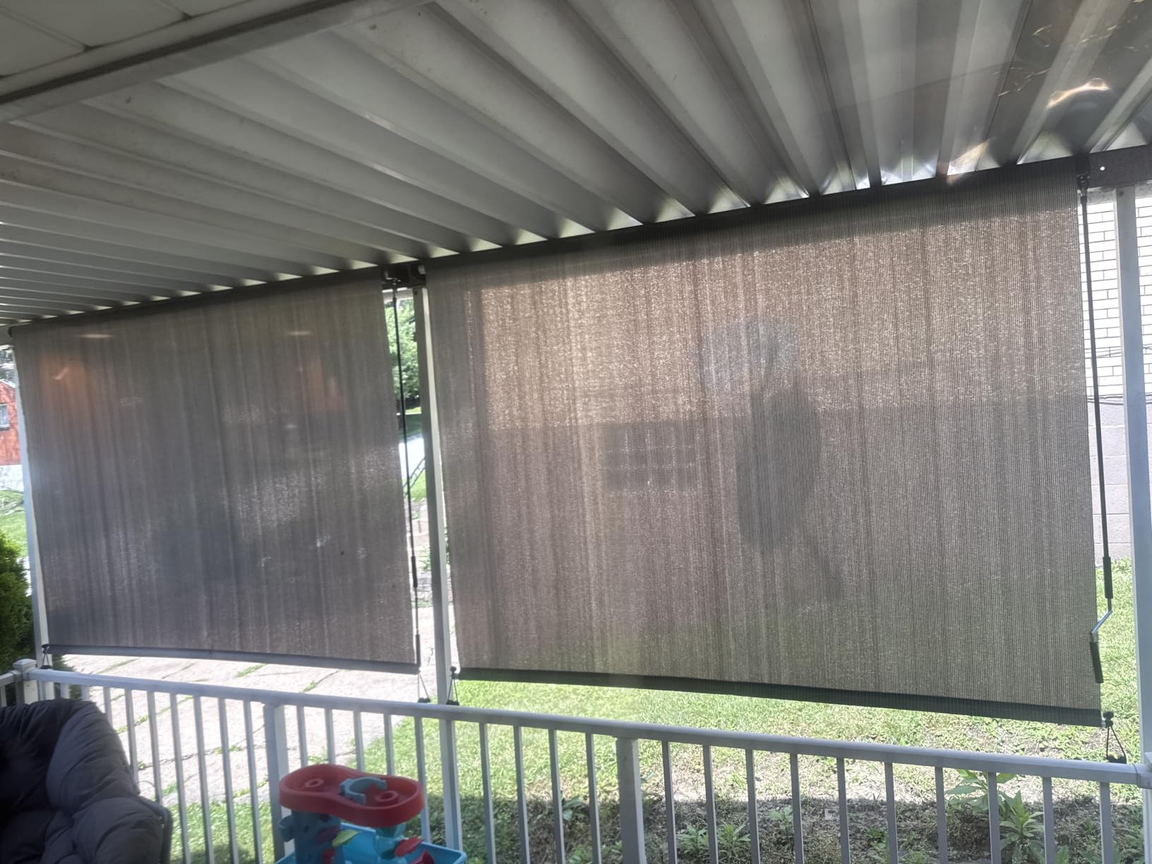 Shade&Beyond Outdoor Roller Shades with Splicing Design, 8' W x 8' H Cordless Patio Roll Up Blinds, Exterior Shade Cloth Roll for Porch, Gazebo, Pergola, Balcony, Mocha customer photo 2