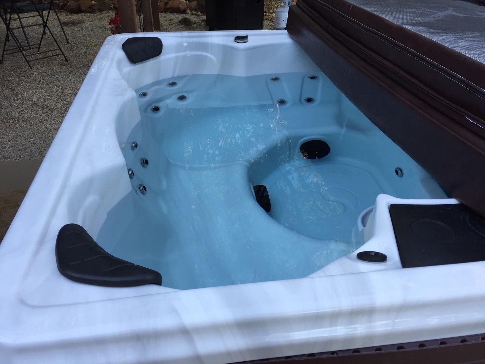 Destination Outdoor Hot Tub, 5-Person 59-Jet 80-Port 4-Pump Lounger Spa with Waterfall Arch and Bluetooth Stereo by Aqualife by Strong Spas customer photo 2