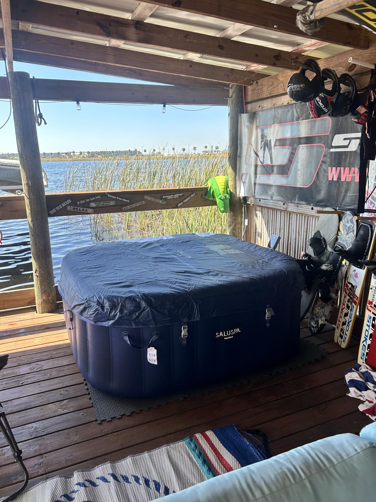 Bestway SaluSpa Hawaii Energy-Efficient AirJet 6-8 Person Inflatable Hot Tub with 190 Bubble Jets, Freeze Shield Technology, 93
