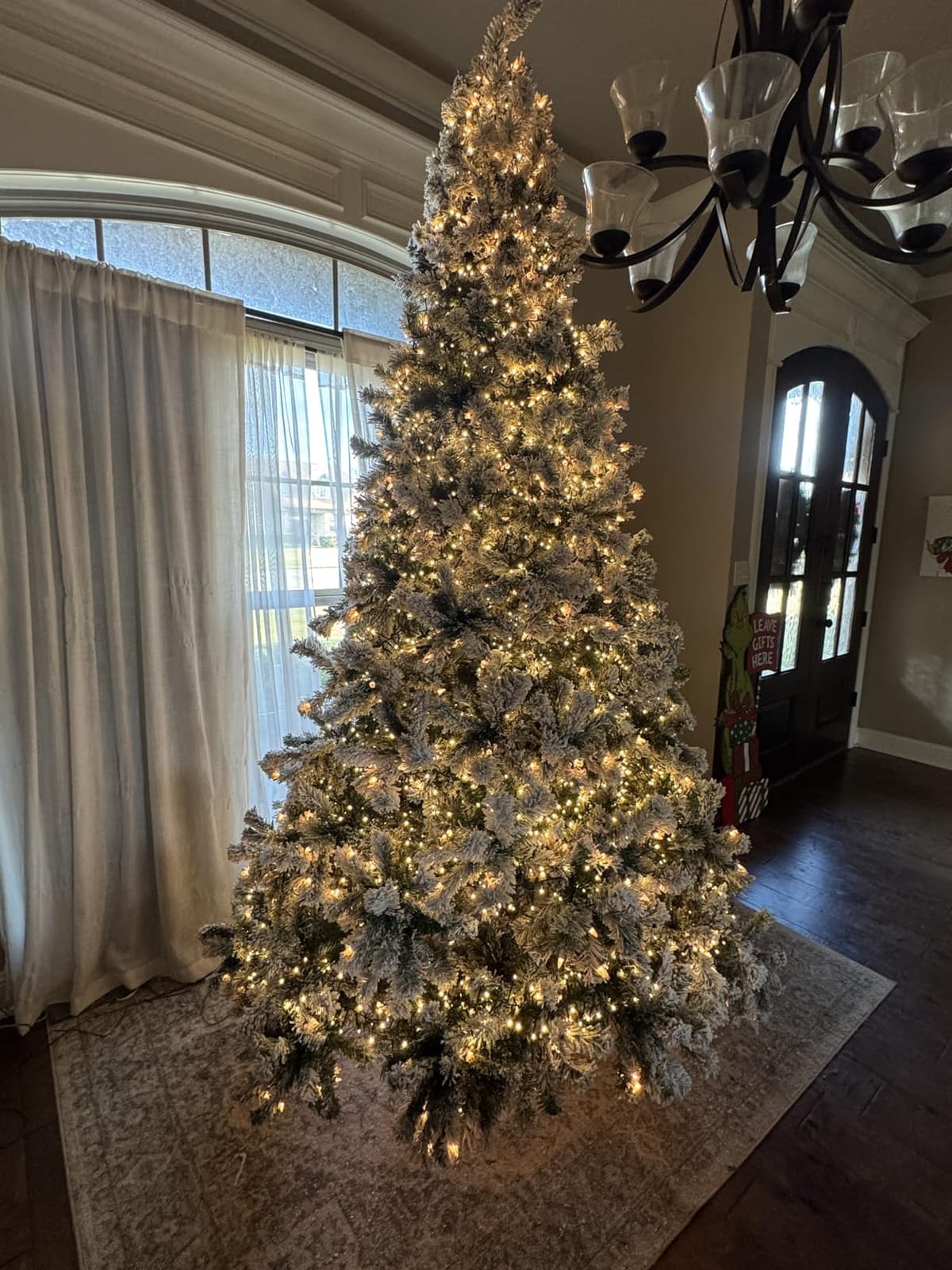 Yaheetech 9ft Prelit Artificial Christmas Tree with 900 Warm White Lights | Flocked Prelighted Full Xmas Tree for Home Decoration with 2084 Tips, 900 Warm White Lights & Foldable Stand, Pure Green customer photo 1