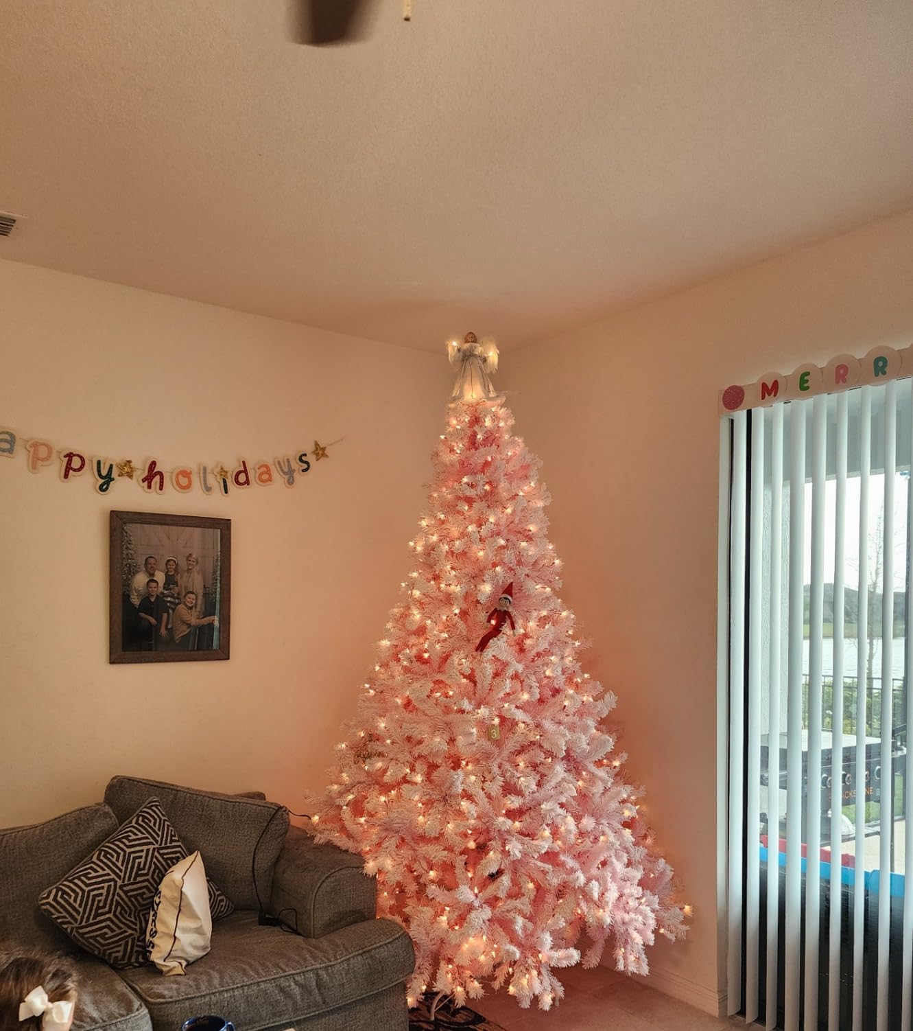 Yaheetech 9ft Prelit Artificial Christmas Tree with 900 Warm White Lights | Flocked Prelighted Full Xmas Tree for Home Decoration with 2084 Tips, 900 Warm White Lights & Foldable Stand, Pure Green customer photo 2