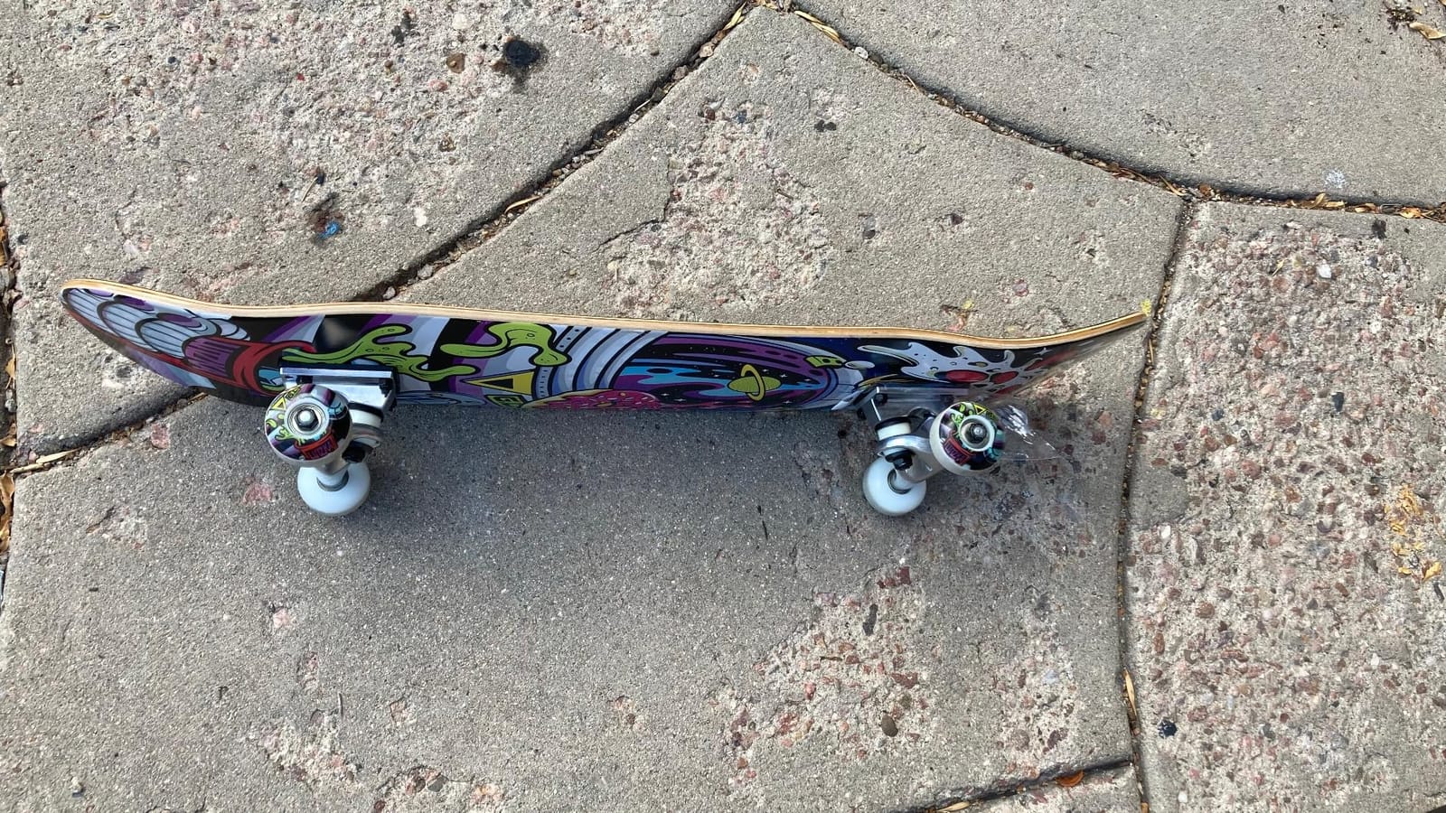 Roller Derby Deluxe Series Skateboard for Beginners, Kids, Teens and Adults customer photo 1