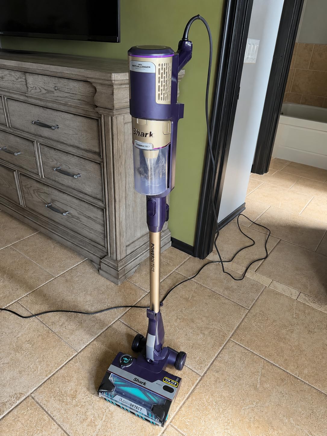 Shark PowerDetect Corded Stick Vacuum, Self-Cleaning, Eggplant, HZ4002 | DuoClean Detect Sensors, Floor and Direction Detect, HEPA Seal, Odor Neutralizer, Self-Standing, Pet Power Brush customer photo 2