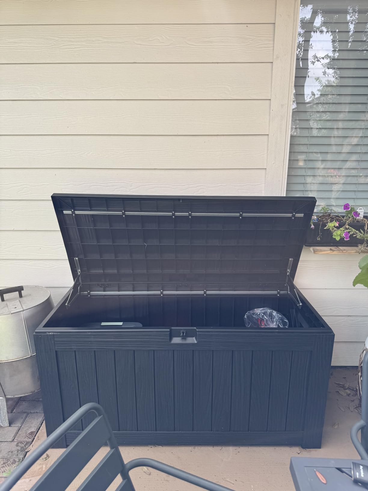 Devoko 120 Gallon Deck Box Resin Outdoor Storage Box Waterproof | Large Outdoor Storage Bench Lockable for Outside Patio customer photo 2