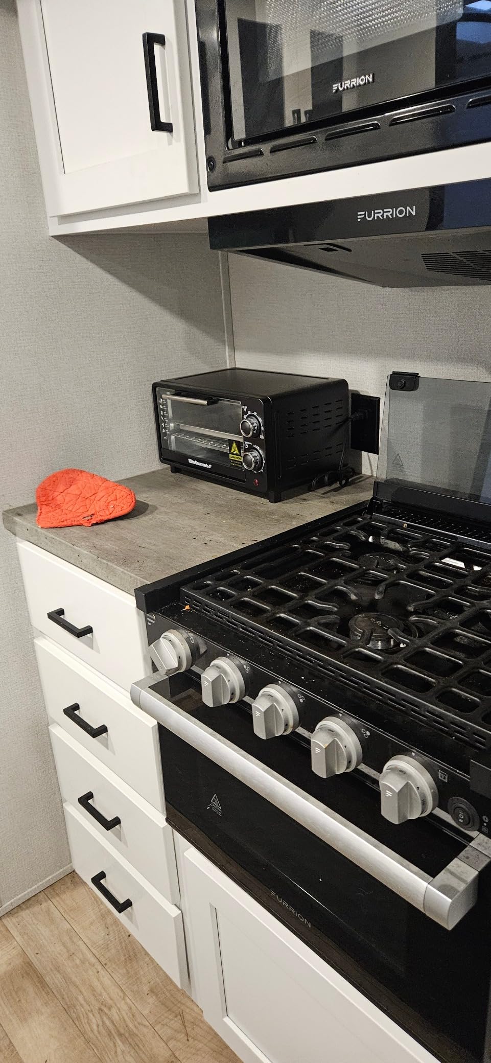 Elite Gourmet ETO490 9L/4-Slice Oven, 30-Min Timer, Adj. Temp, Black | Includes Baking Pan & Wire Rack - Bake, Broil & Toast functions for dorms and RVs - Countertop Design customer photo 2