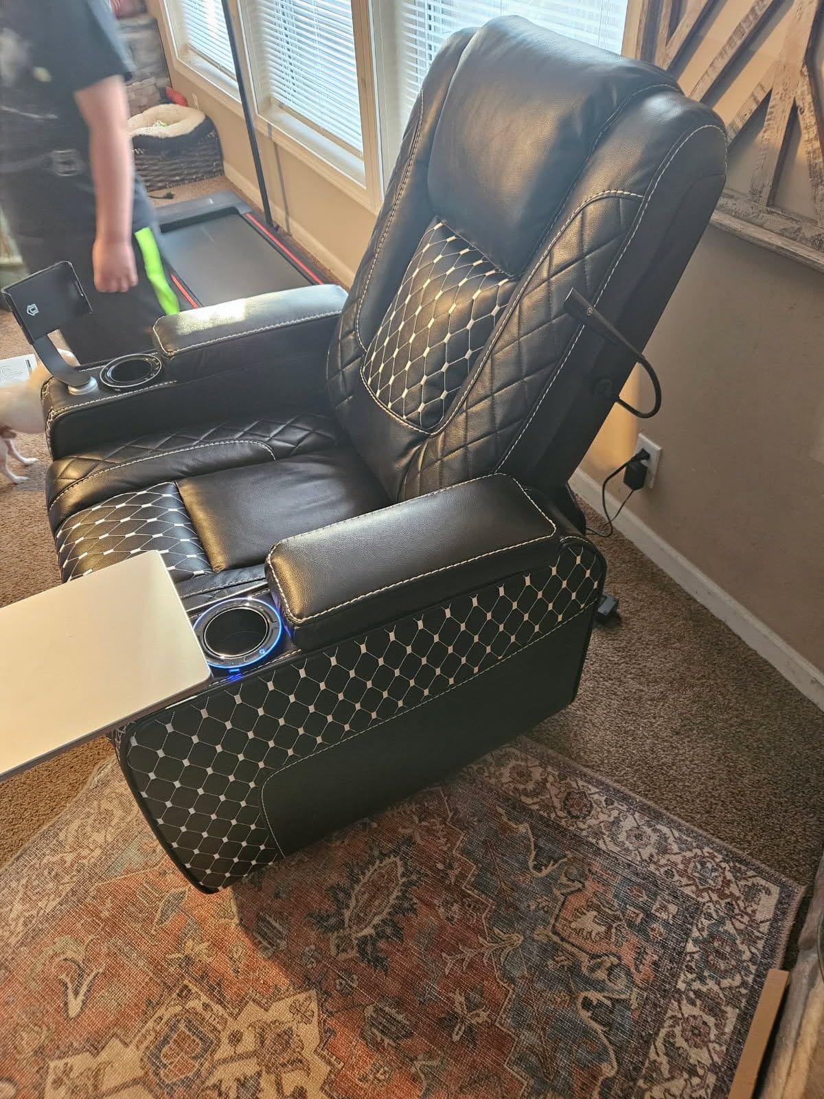 JIKFRIMA Power Zero Gravity Recliner Chair for Adults, Home Theater Seating with Smart Cup Holders, USB Ports, Hidden Arm Storage, Tray Table, Phone Holder, Reading Light customer photo 2