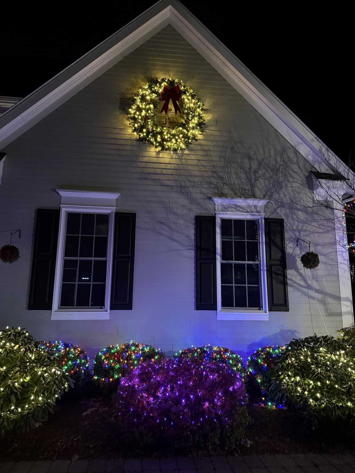 Best Choice Products 30in Large Artificial Pre-Lit Fir Christmas Wreath Holiday Accent Decoration w/ 100 LED Lights, 220 PVC Tips customer photo 1