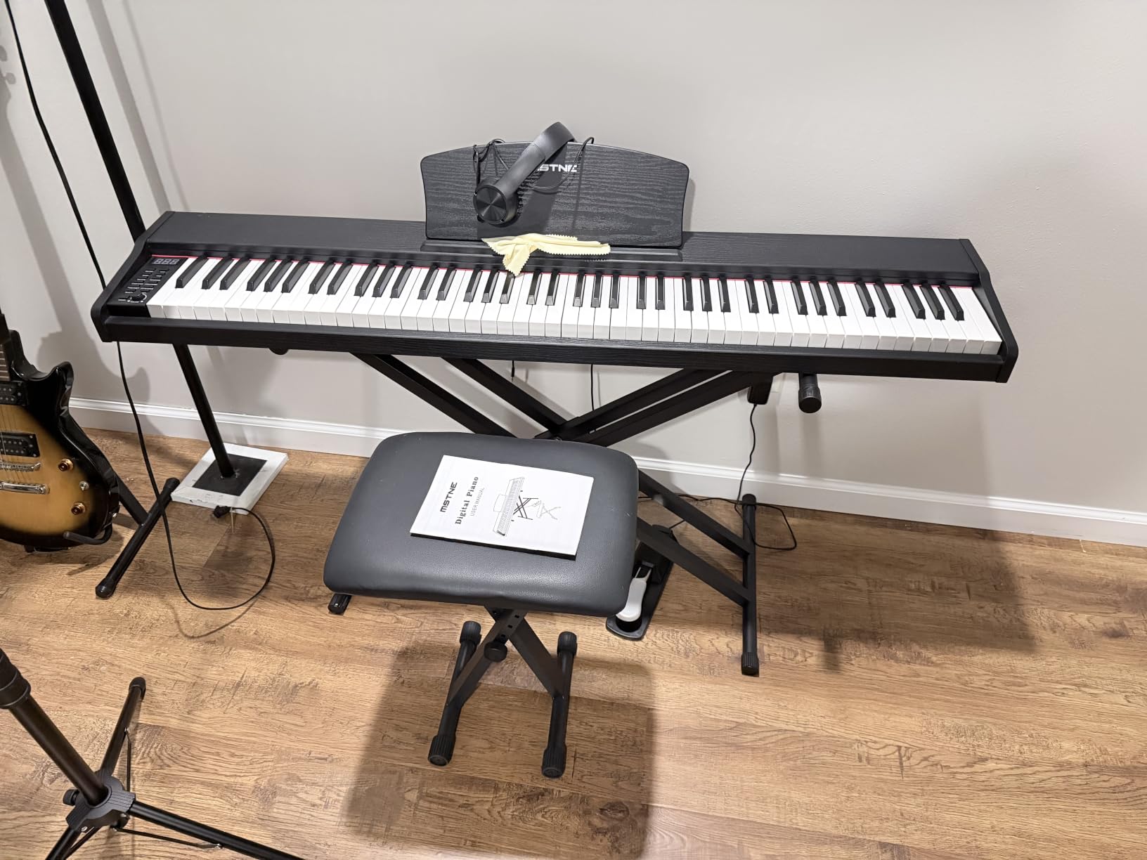 Digital Piano 88 Key Weighted with Piano Bench, 88 Key Full Size Semi Weighted Keyboard Piano, Electronic Piano for Beginner,with Adjustable Stand,Carrying Case,Sustain Pedal,Headphone (Black) customer photo 2