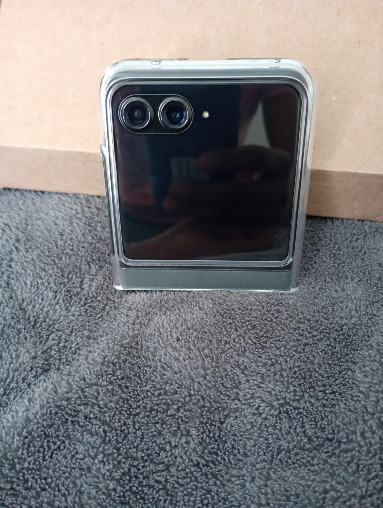 Motorola Moto Razr 2024, 256GB + 8GB RAM, Koala Gray - Unlocked (Renewed) customer photo 2