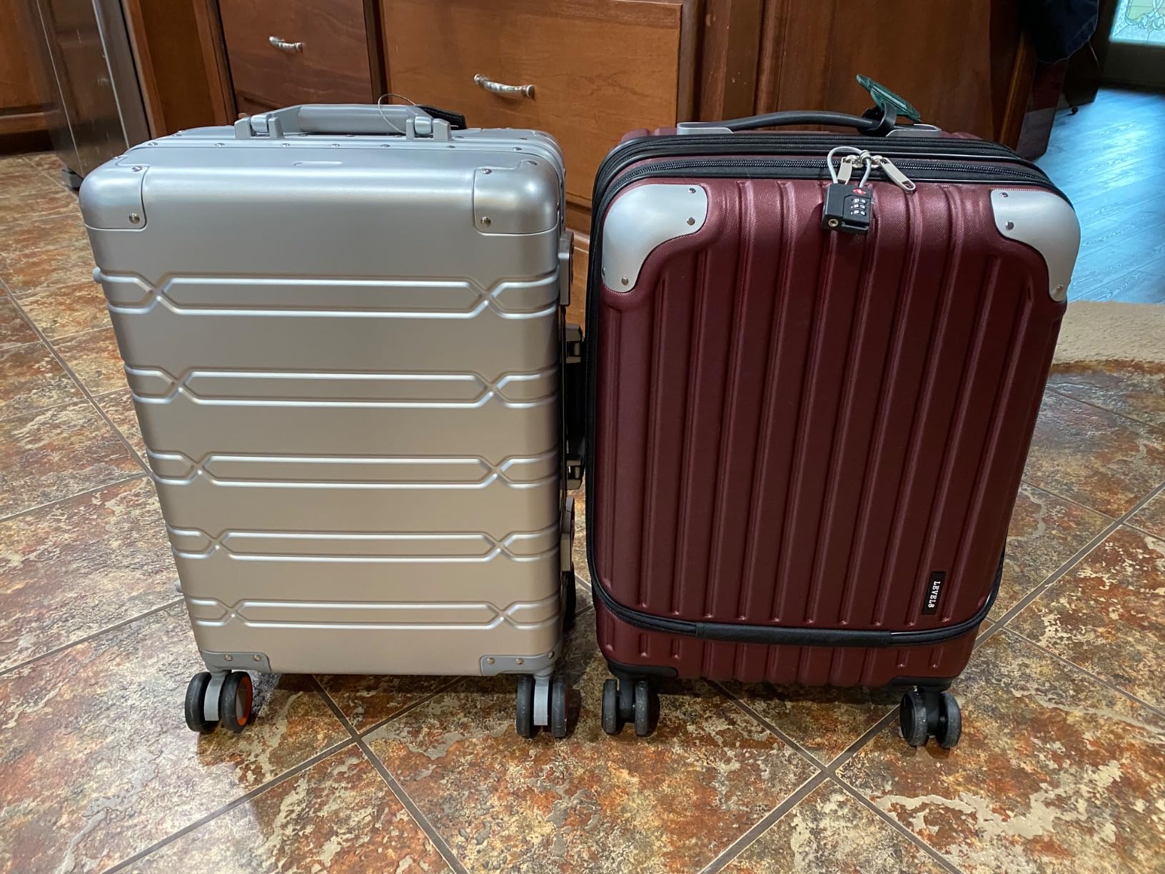 VentureVault All Aluminum 20 Inch Carry On Luggage With Wheels, Silver | Zipperless Suitcase, 22x14x9 Airline Approved, 360° Silent Spinner Wheels, TSA Locks, Lightweight, Hard Shell, Full Aluminum customer photo 2