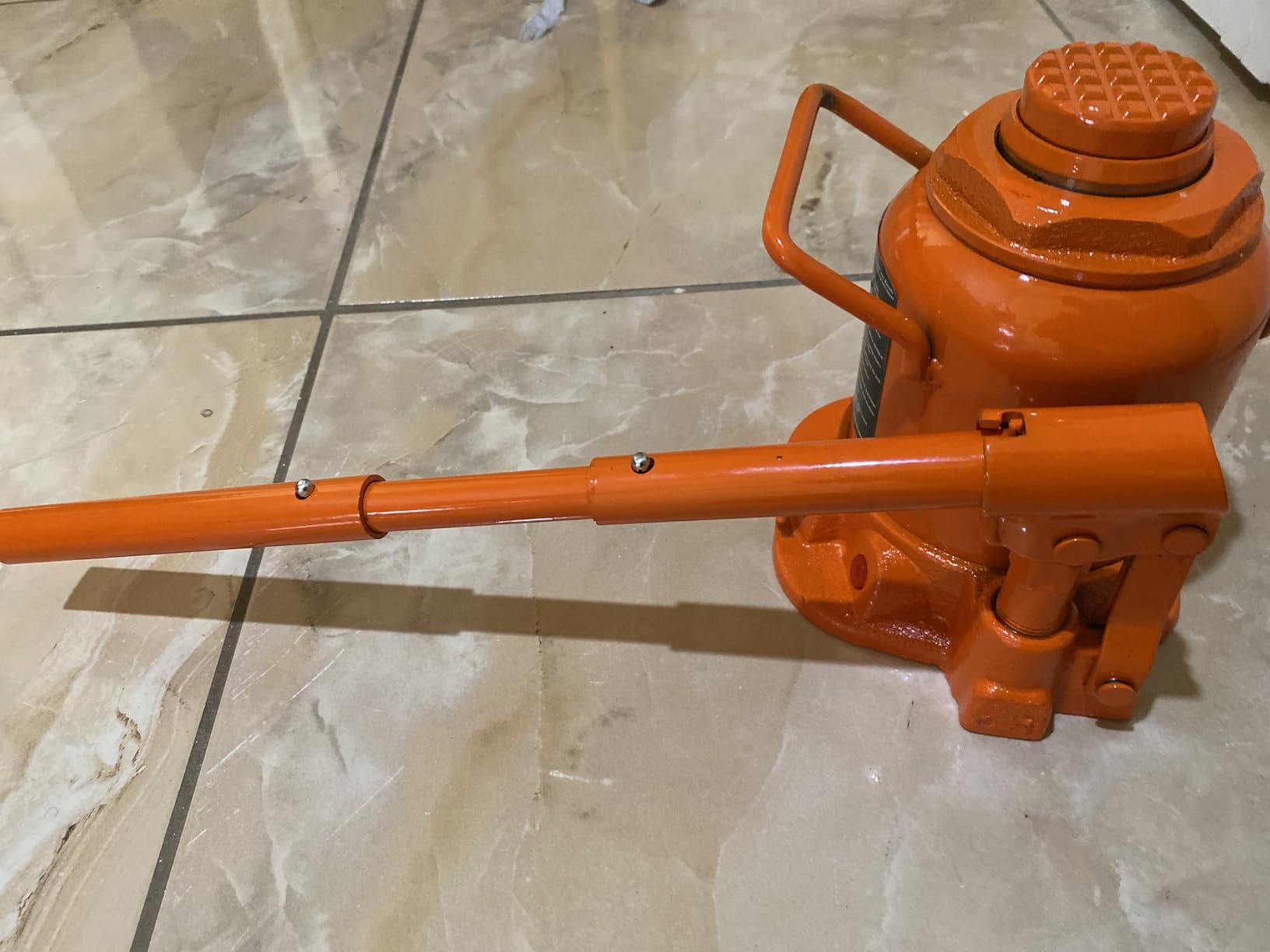 VEVOR Hydraulic Bottle Jack, 20 Ton/44092 lbs Low Profile Welded Bottle Jack with 6.69''-12.6'' Lifting Range & 3-Section Long Handle, for Car, Pickup, Truck, RV, Auto Repair, Industrial Engineering customer photo 2