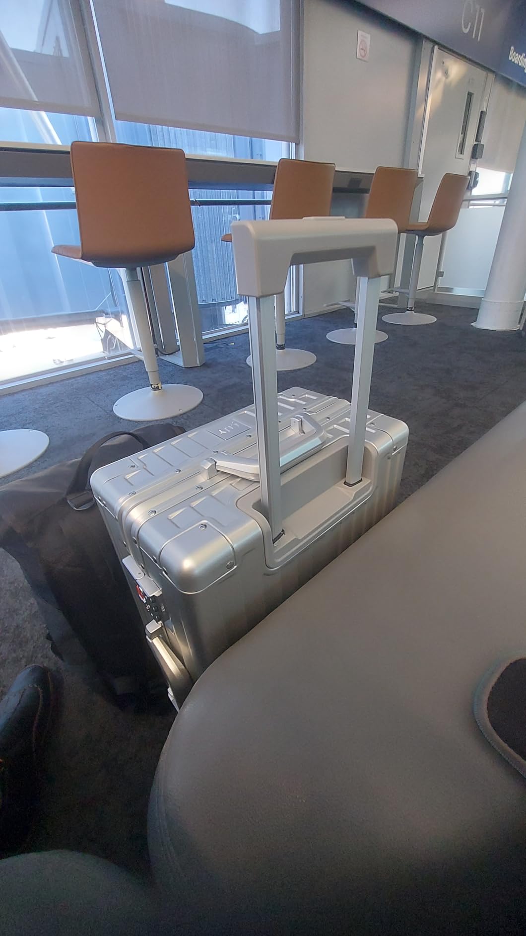 VentureVault All Aluminum Carry On Luggage 22x14x9 Airline Approved, Hard Shell Carry On Luggage, Zipperless Luggage Aluminum Suitcase Luggage (Silver, 20inch) customer photo 2