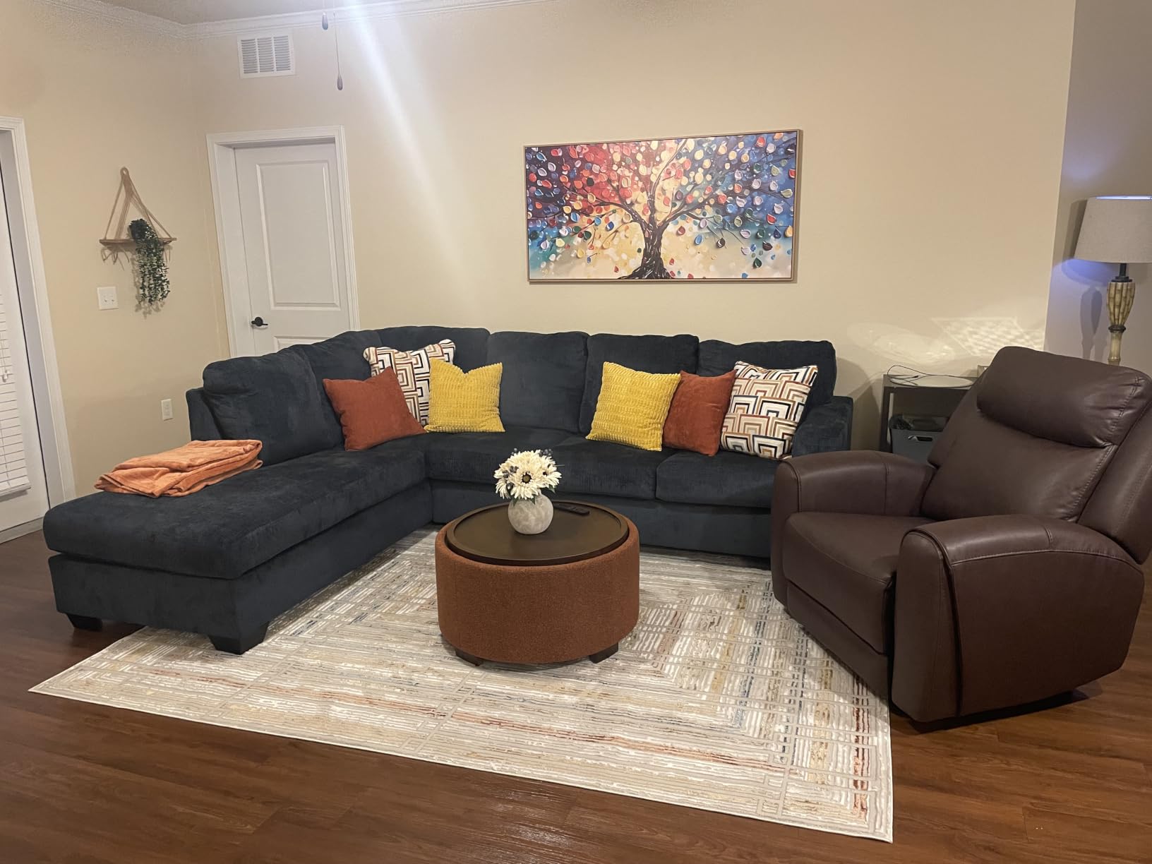 Zihanhome 30 Inch Round Storage Ottoman Coffee Table, Modern Boucle Ottoman with Lift-Off Lid and Solid Wood Legs for Living Room, Bedroom, Corners, Apartments (Beige) customer photo 2