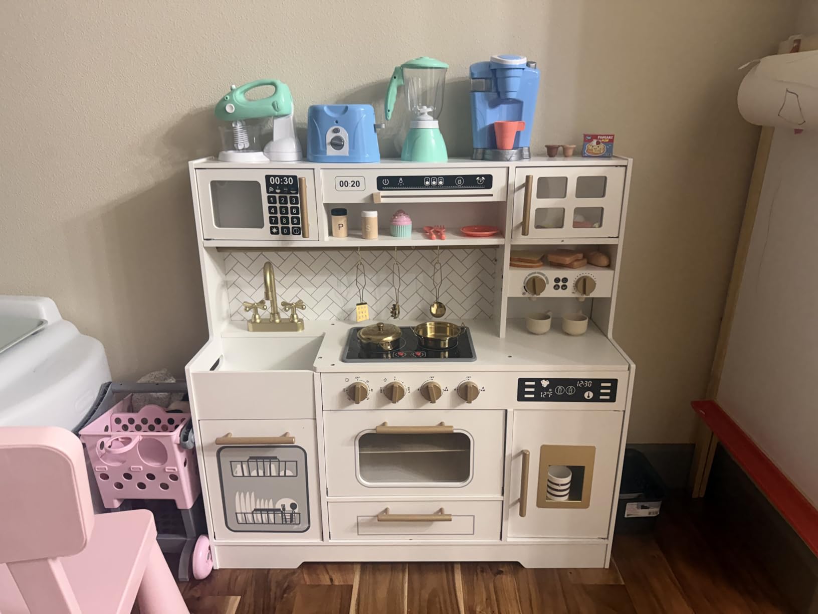 Wooden Play Kitchen for Kids with Real Lights and Sounds for Pretend Play | Stove, Sink, Oven, Coffee Maker, Ice Maker, Cabinets and 15 Accessories Create a Complete Cooking and Serving Setup, Ages 3+ customer photo 2