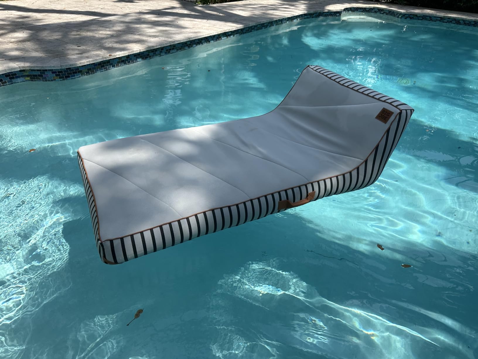 Big Joe Lux Chaise Premium Inflatable Pool Float, Durable UV Protected Polyester Blend customer photo 1