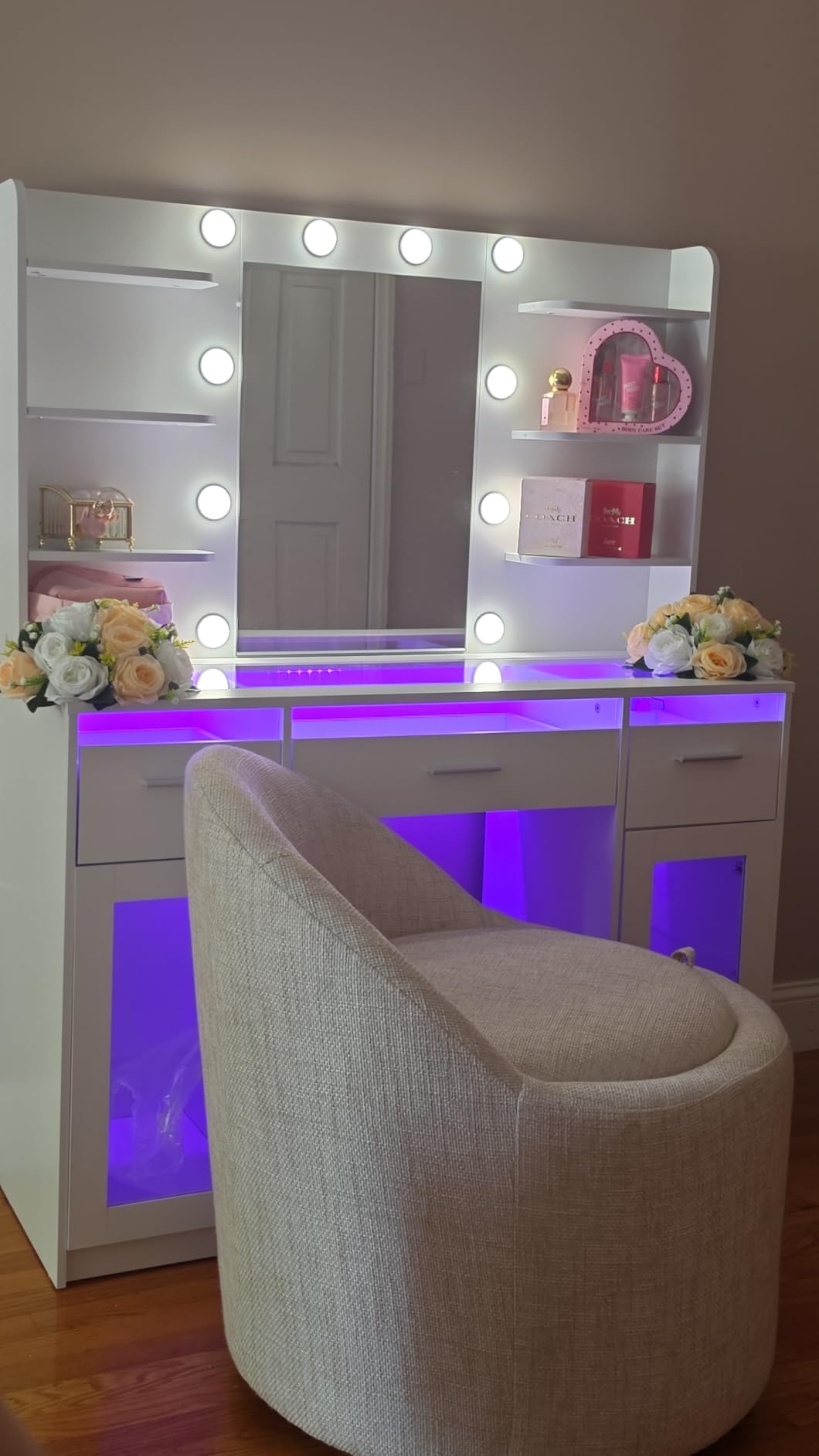 HUAHUU Vanity Desk, Makeup Vanity Desk with Mirror and Lights 3 Colors, Transparent Top with 3 RGB Drawers, 6 Shelves, 2 Large Tempered Cabinets, Power Outlet, for Bedroom, White customer photo 2