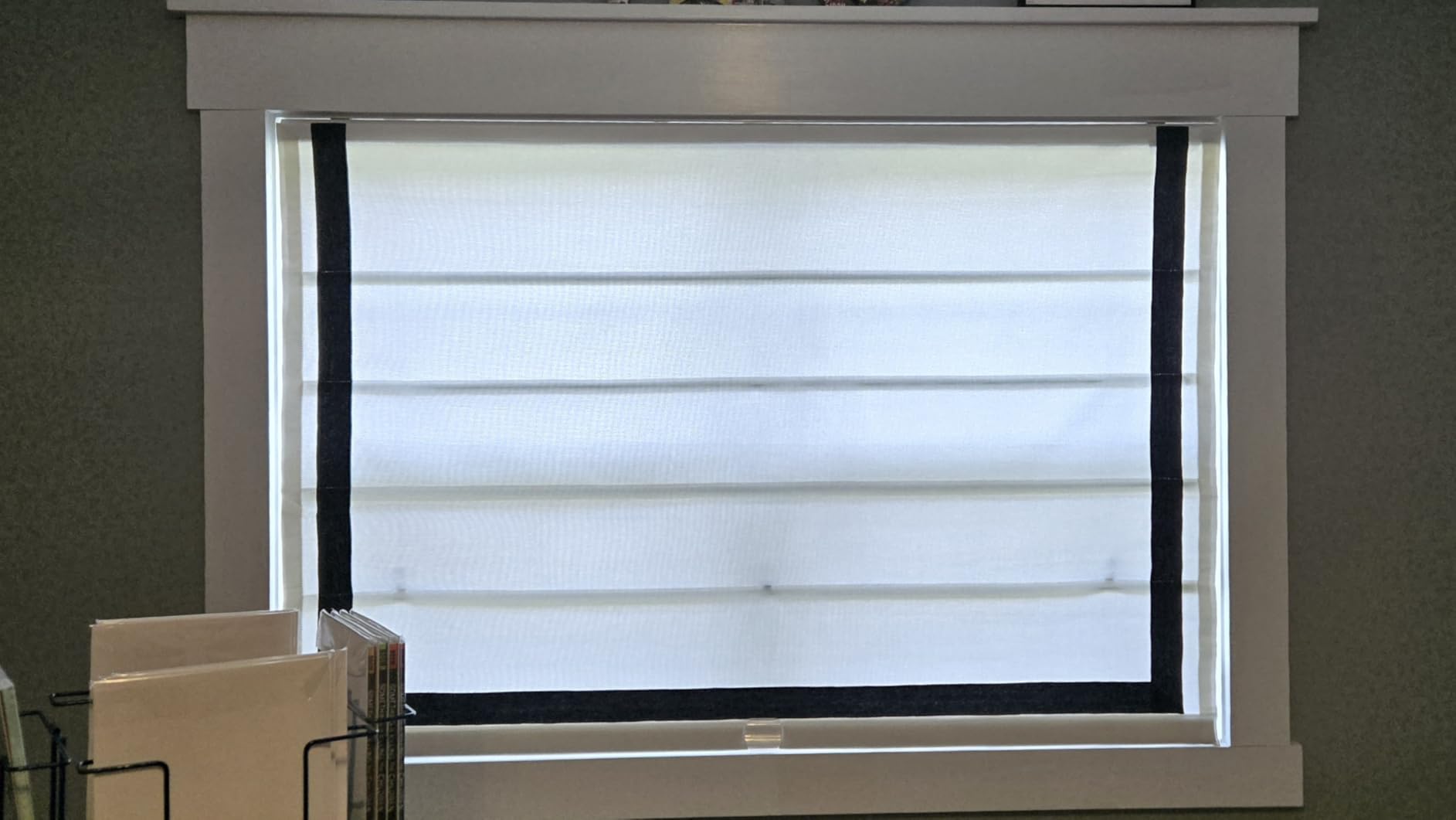 DEJAVU No Drill Cordless Blackout Roman Shades, Linen Textured Privacy Roman Blinds for Indoor Windows, Custom Inside Mount Easy Install for Bedroom Living Room Kitchen Bathroom, White Linen customer photo 1