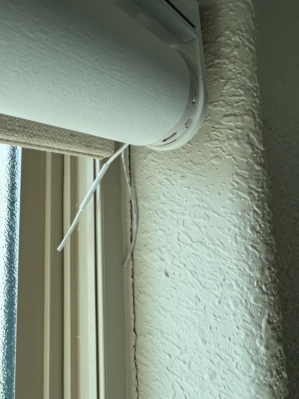 Persilux Smart Motorized Blinds with Remote, No Drill Automatic Roller Shades for Indoor Windows, Blackout Linen Fabric, Electric Blinds for Windows, Nature Cream C153BO-2, Custom Size customer photo 2