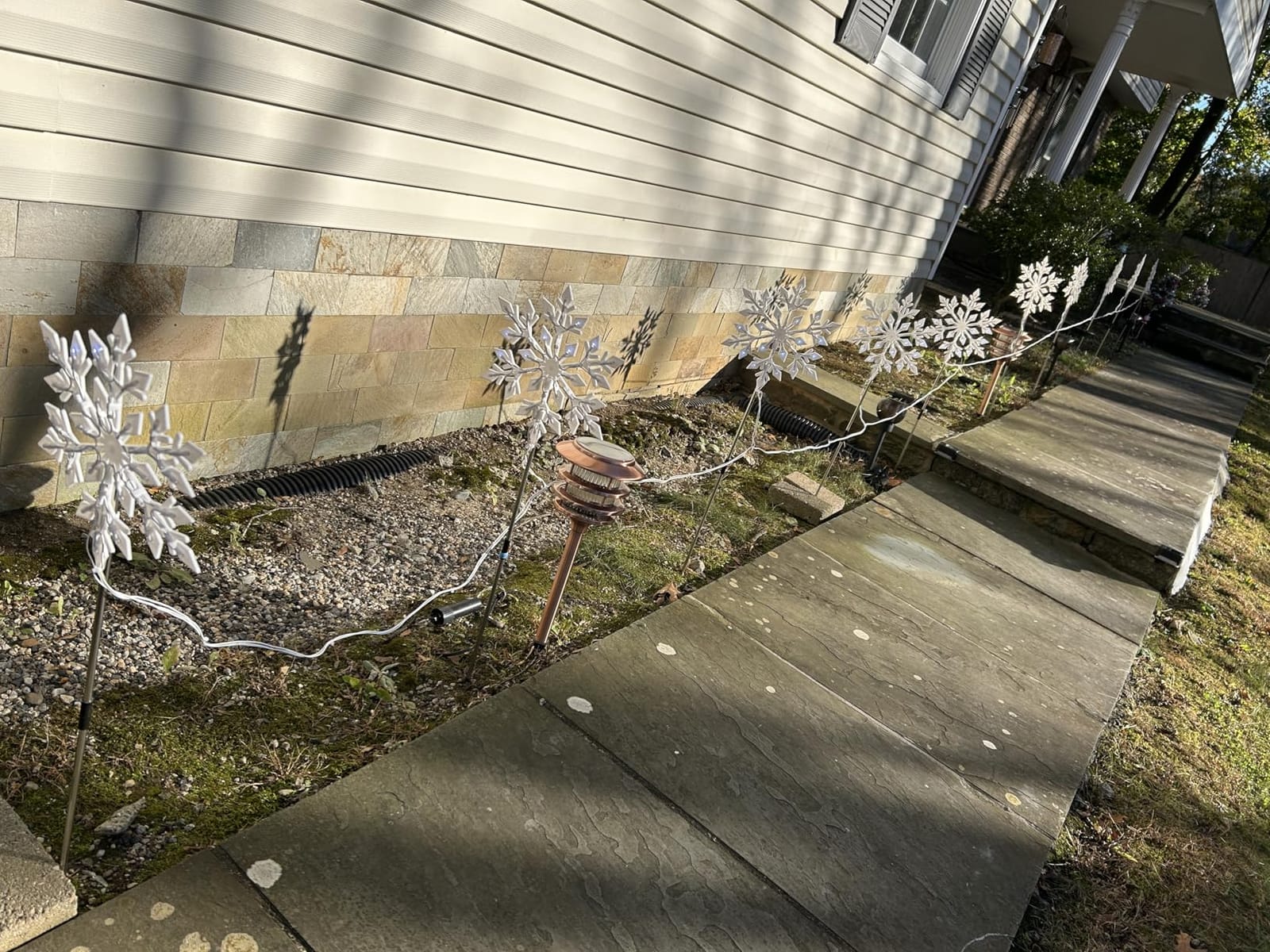 Brightown Snowflake Lights Outdoor, 10 Large Snowflake Christmas Pathway Lights, Christmas Decorations Outside Yard Sidewalk Walkway Driveway Marker Stake, White customer photo 1