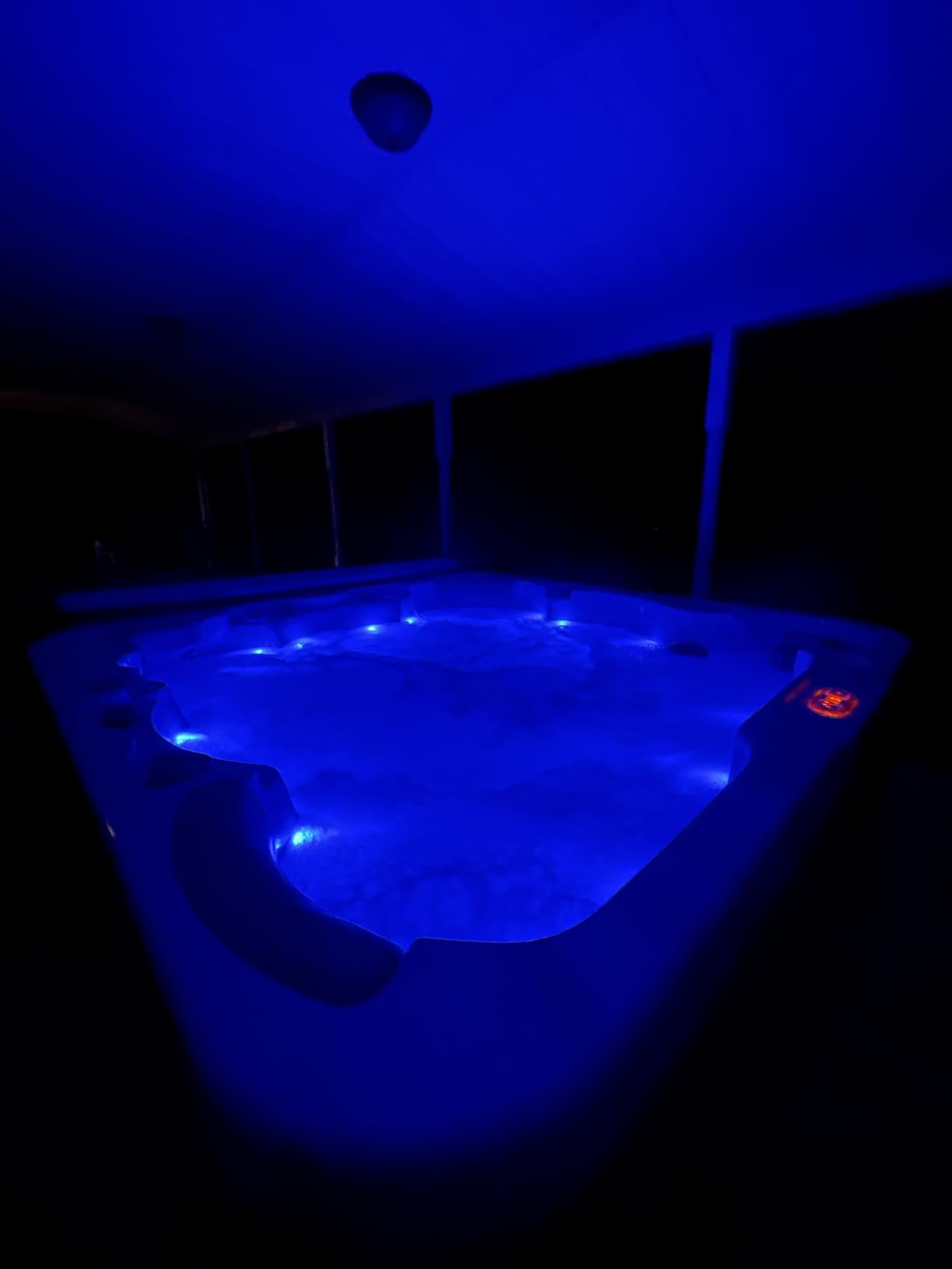 Bueno Spa Jersey 6-Person 46-Jet Acrylic Hot Tub with New Arctic Max Insulation, Stereo System, and Included Cover customer photo 1