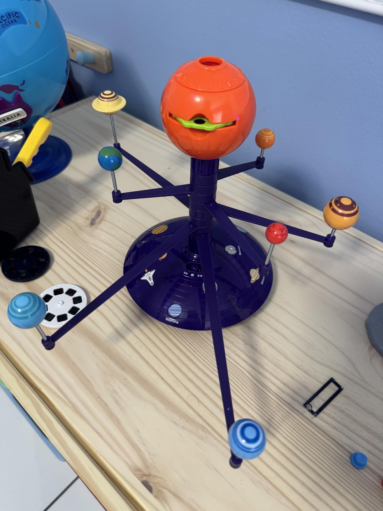 Science Can Solar System for Kids, Interactive Talking Solar System Model | HD Space Projector w/ 8 Planets, Bilingual EN/FR, Knowledge & Quiz Mode, STEM Space Toys Gifts for 6 7 8 9 10 Years Old Boys customer photo 1