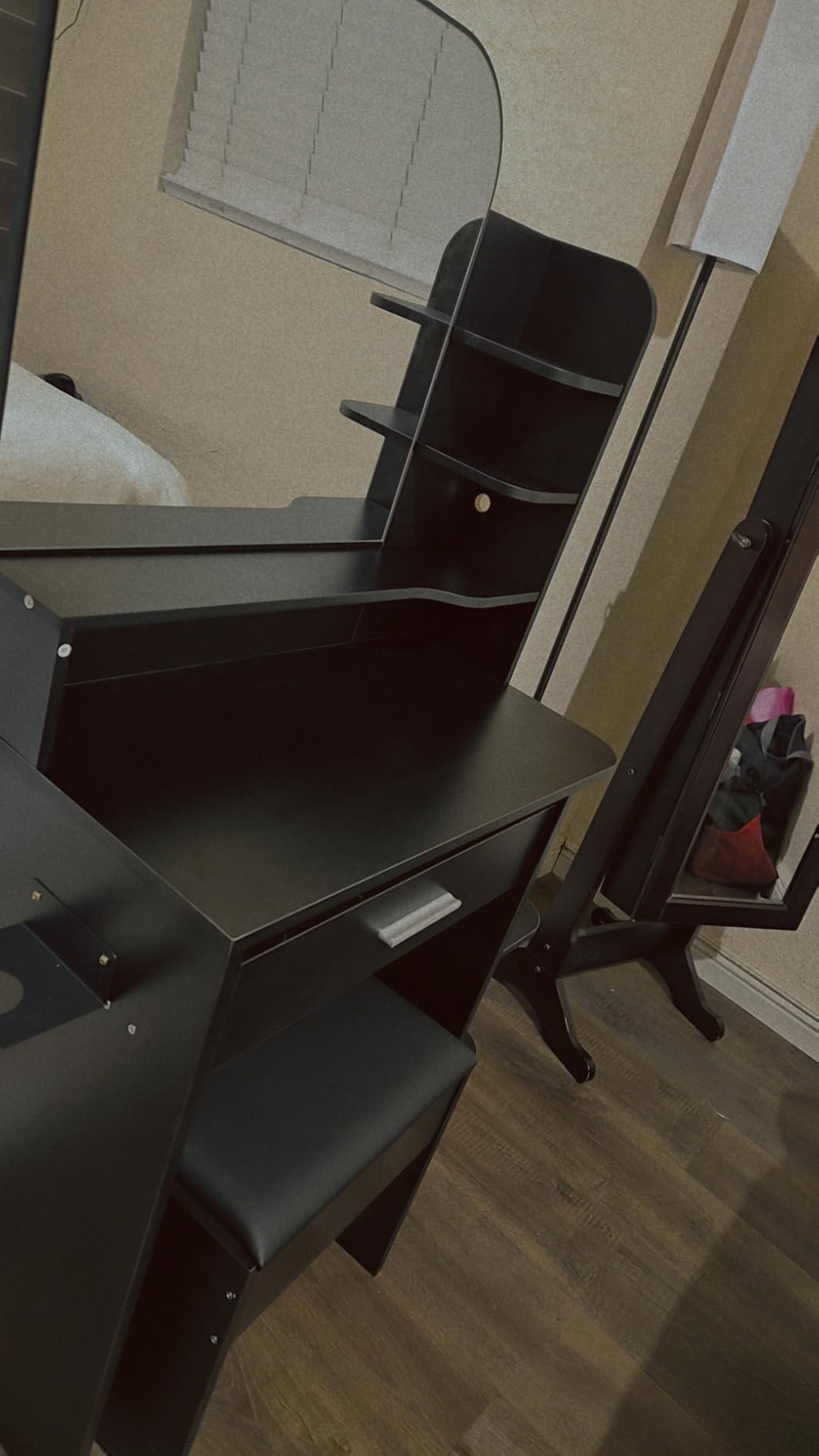 wanan Small Vanity Set with Chair and Big Mirror & Lights customer photo 1