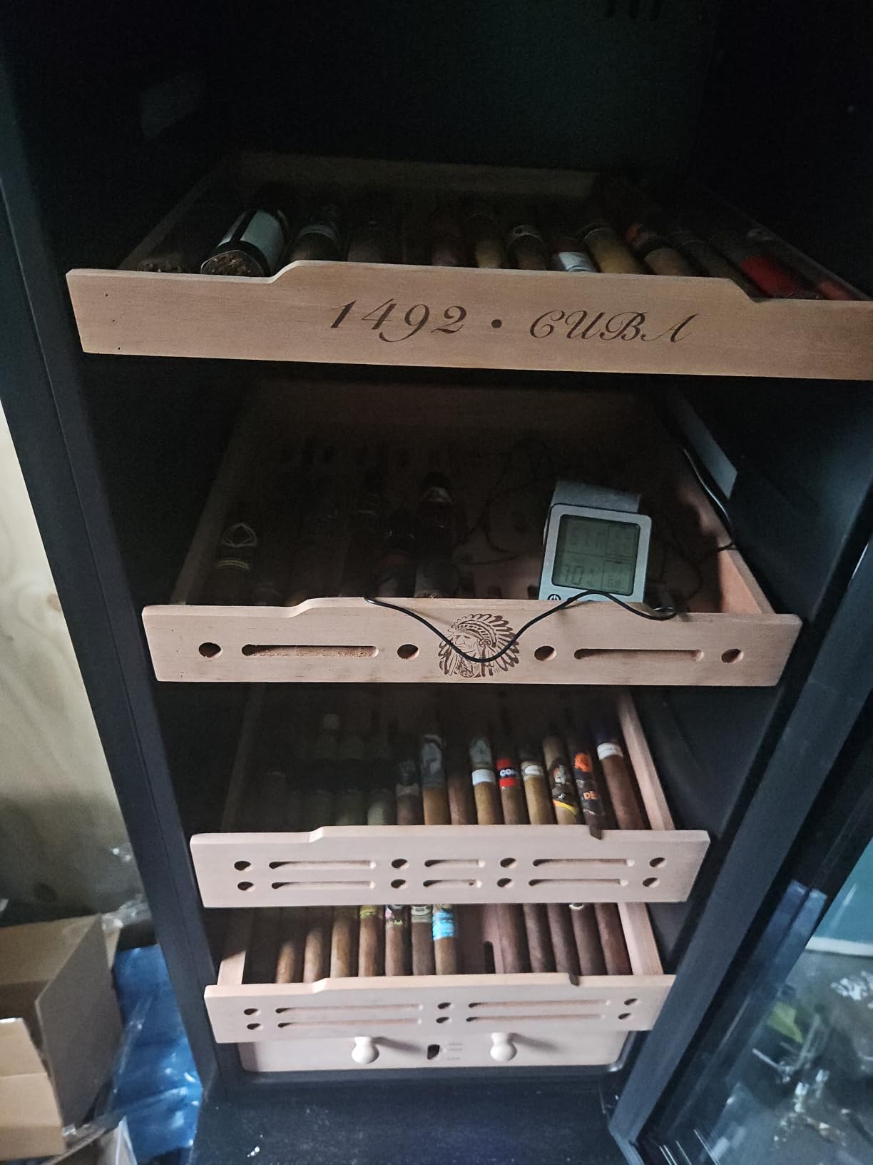 Electric Cigar Humidor Cabinet with Temperature & Humidity Control System, 50L Cooling Cigar Fridge up to 300 Counts, Cedar Wood Shelves, Digital LED Screen, Fingerprint Safety Lock, Gift for Men customer photo 1