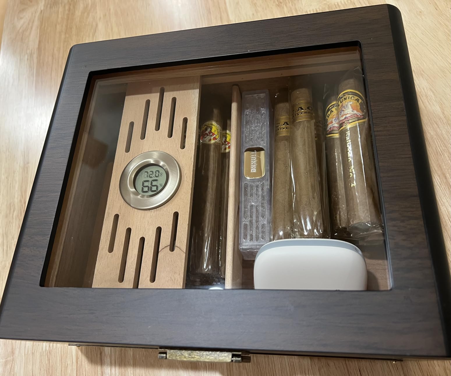 Cigar Humidor, Cedar Wood Humidor Cigar Box, Glass Top Desktop Cigar Case with Hygrometer, Humidifier, Divider, Dropper, Desktop Humidors with Sealed Freshness, 25-35 cigars Humidor Gifts for Men customer photo 2