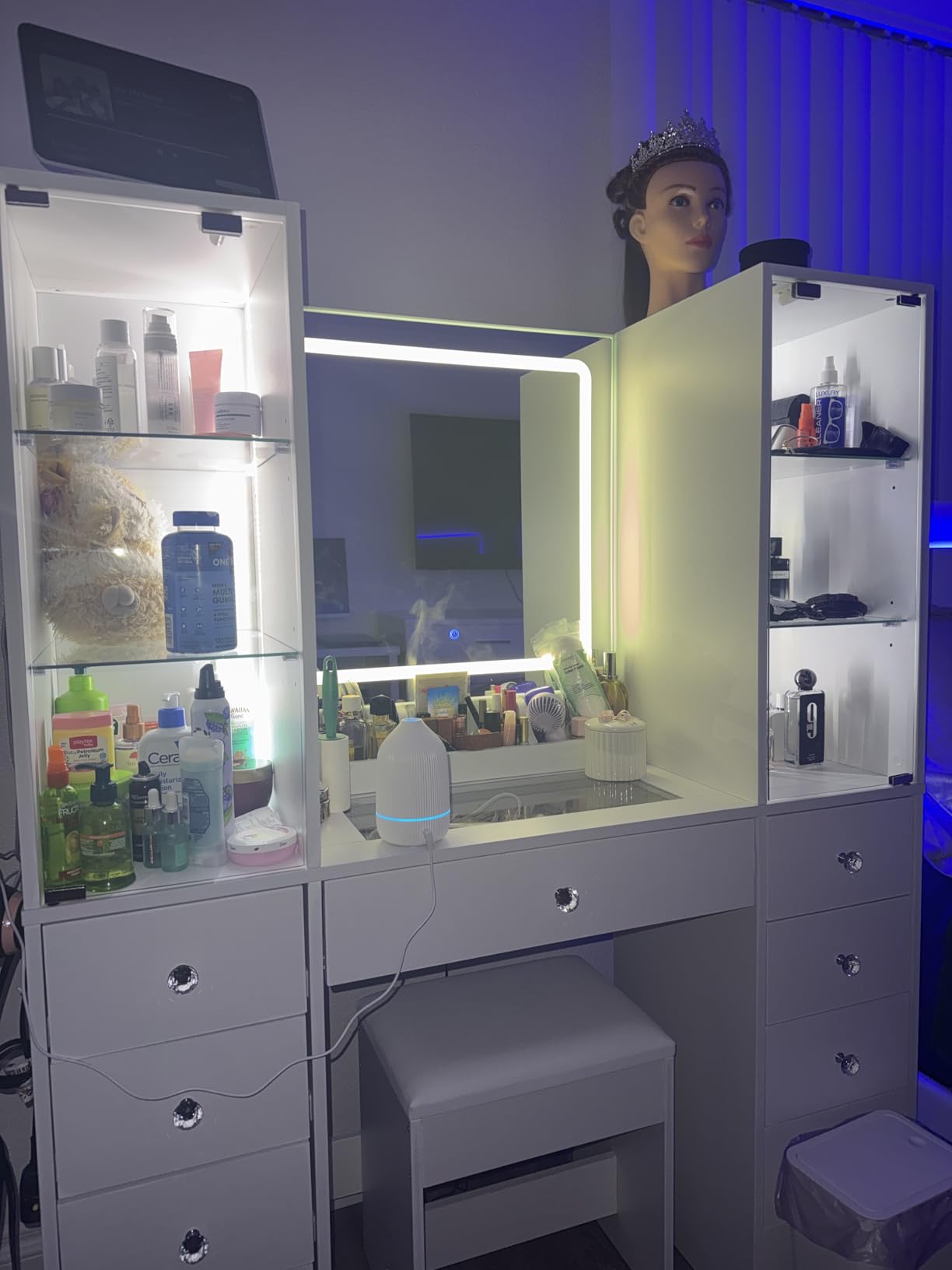 Yanosaku Corner Vanity Desk with Buil-in Speaker, 8 Drawers & 6 Shelves, Makeup Vanity with Glass Top, Modern Vanity with Mirror and Lights, 3 Color Lighting Modes, Dressing Table for Bedroom, White customer photo 1