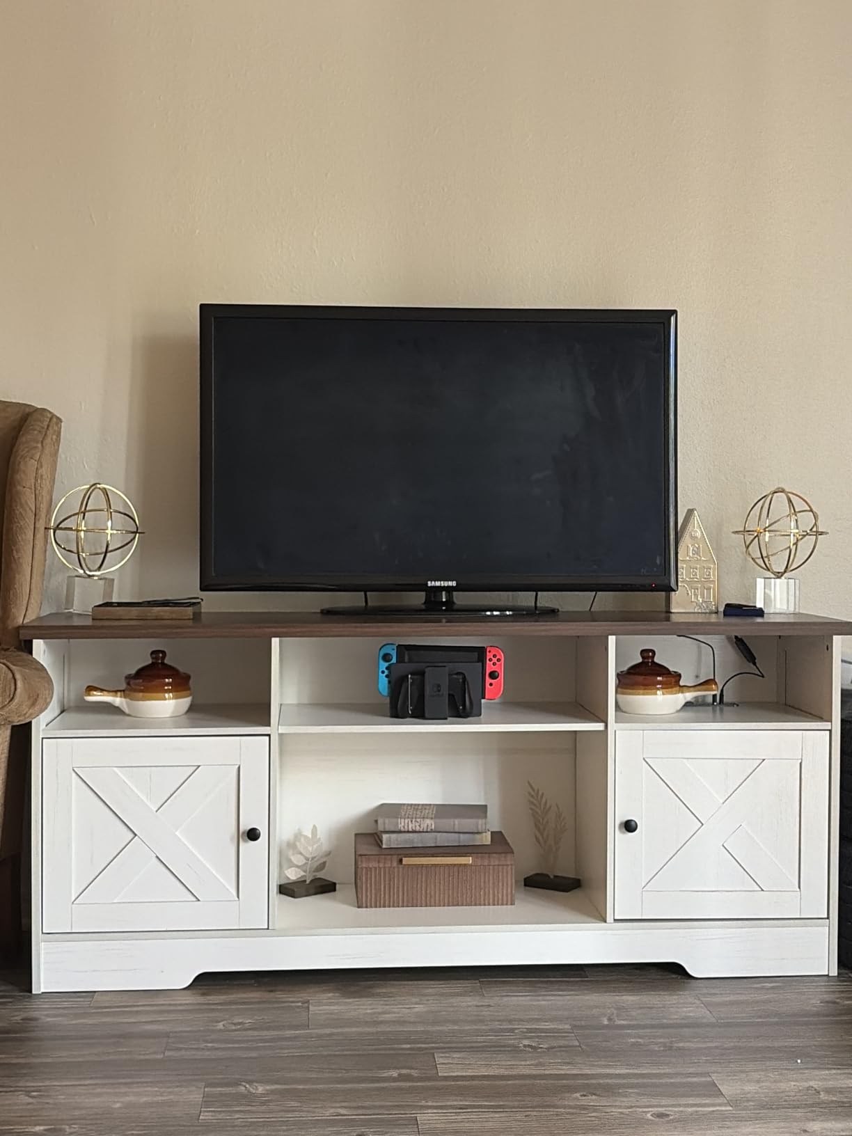 Casaottima TV Stand for 65 Inch TV, Farmhouse Entertainment Center with Power Outlet & LED Light and Storage Cabinets, Console Table and Media Furniture for Living Room Bedroom, White customer photo 2
