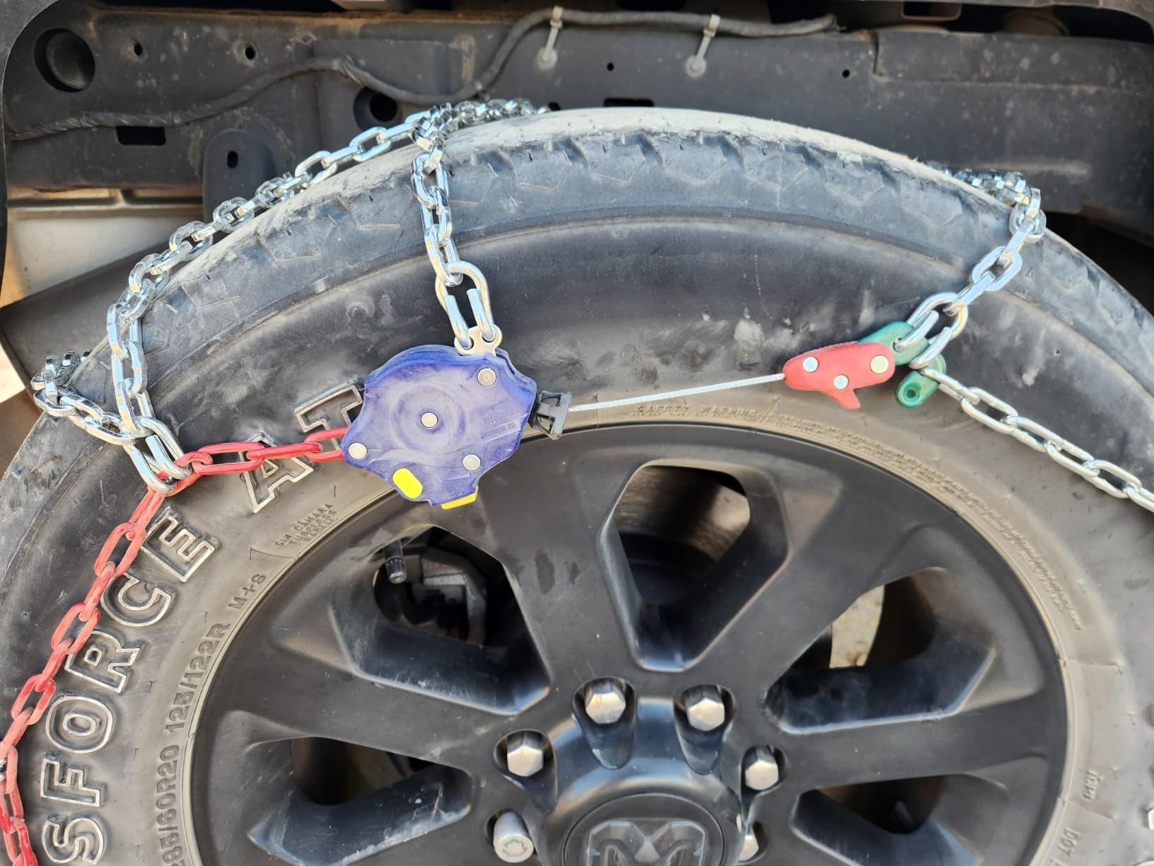 Snow-Chains Auto Fixing 1 Min Quick Installation Tire-Chains, Heavy-Duty Emergency Tire Traction Chain for Pickup Trucks and Off-road SUV Car Tires 235 245 255 265 275 - Set of 2 (HYR-S) customer photo 1