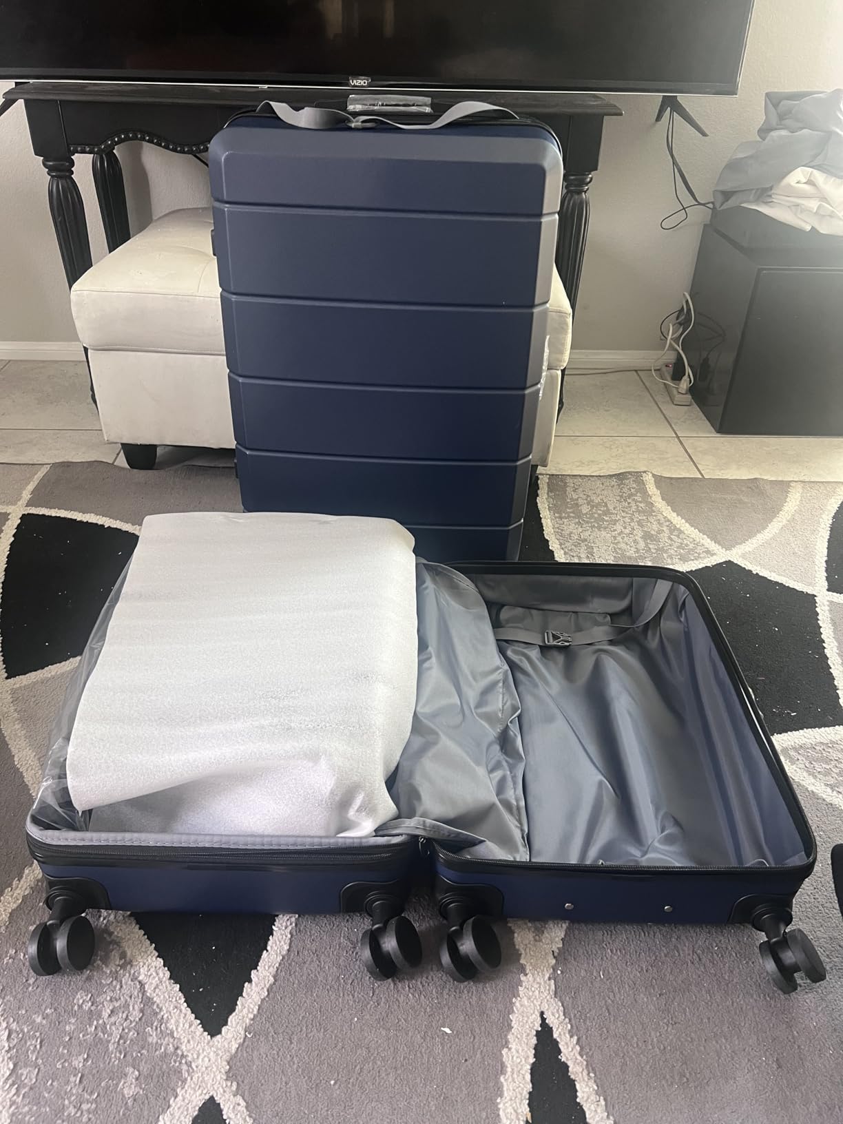 YOETEY Luggage Sets 3 Piece, Expandable Hardshell Suitcase with TSA Lock & Silent Spinner Wheels, Lightweight Hardside Travel Suitcase Set for International Trips (20/24/28 in, White) customer photo 1
