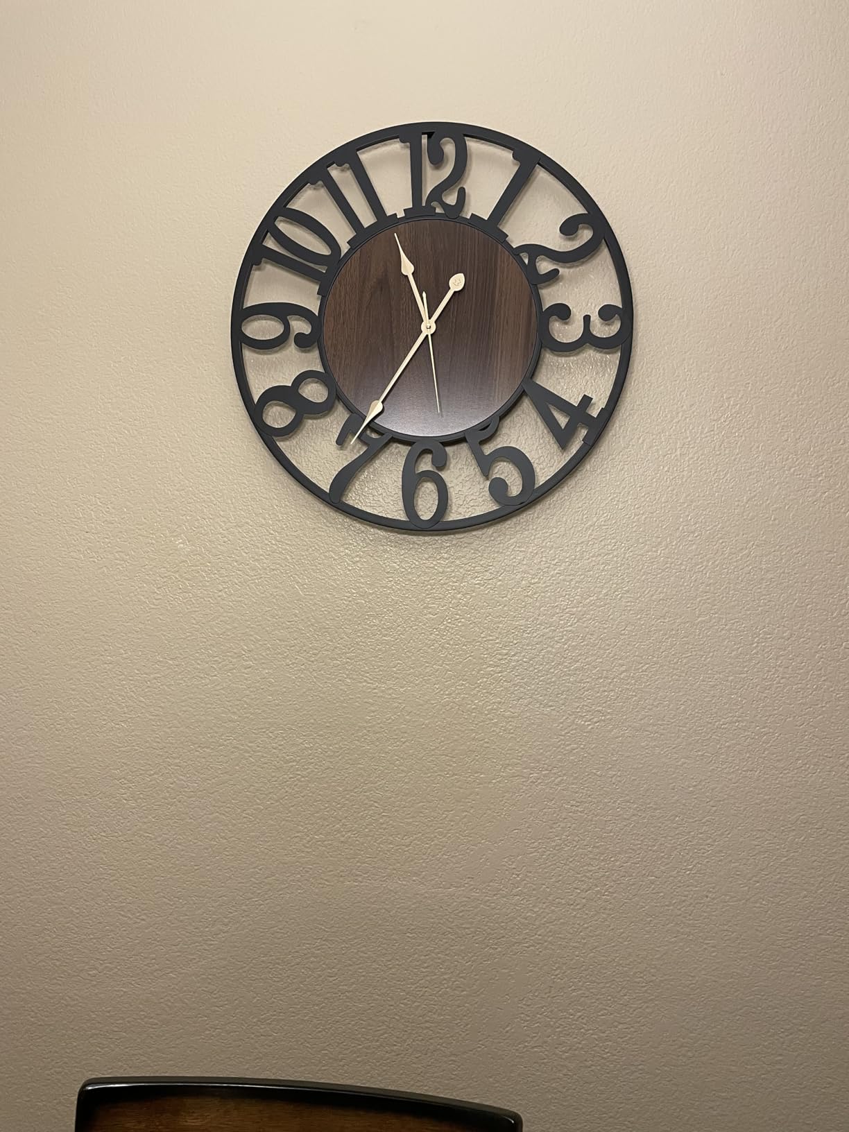 Vantic 32 Inch Large Wall Clock, Roman Numeral Metal Oversized Wall Clocks | Vintage Round Modern Metal Wall Clock for Living Room Decor, Bedroom & Kitchen, Silent/Non Ticking/Battery Operated customer photo 2
