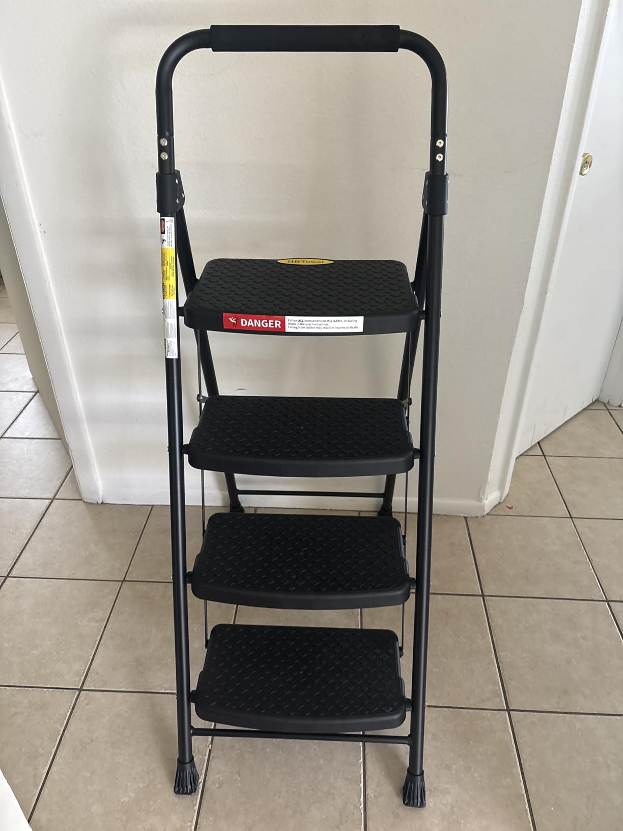HBTower 4 Step Ladder, Step Stool Foldable with Wide Anti-Slip Pedal, Sturdy Steel Ladders for Home Adults Kitchen customer photo 1