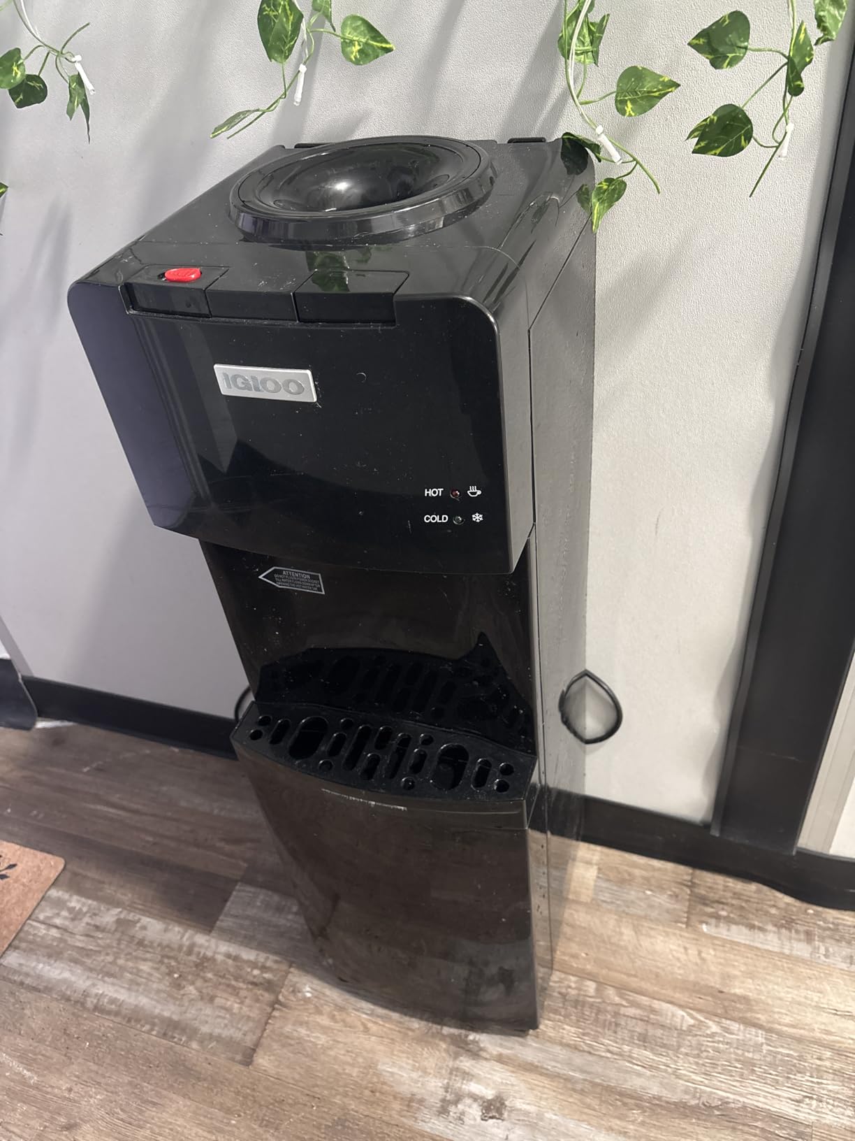 Igloo Top Loading Water Cooler with Removable Drip Tray & Energy-Saving Features- Water Tower with Hot, Cold Temperature Settings- Water Dispenser Fits 3 & 5-Gallon Jugs with Child Safety Lock- Black customer photo 2