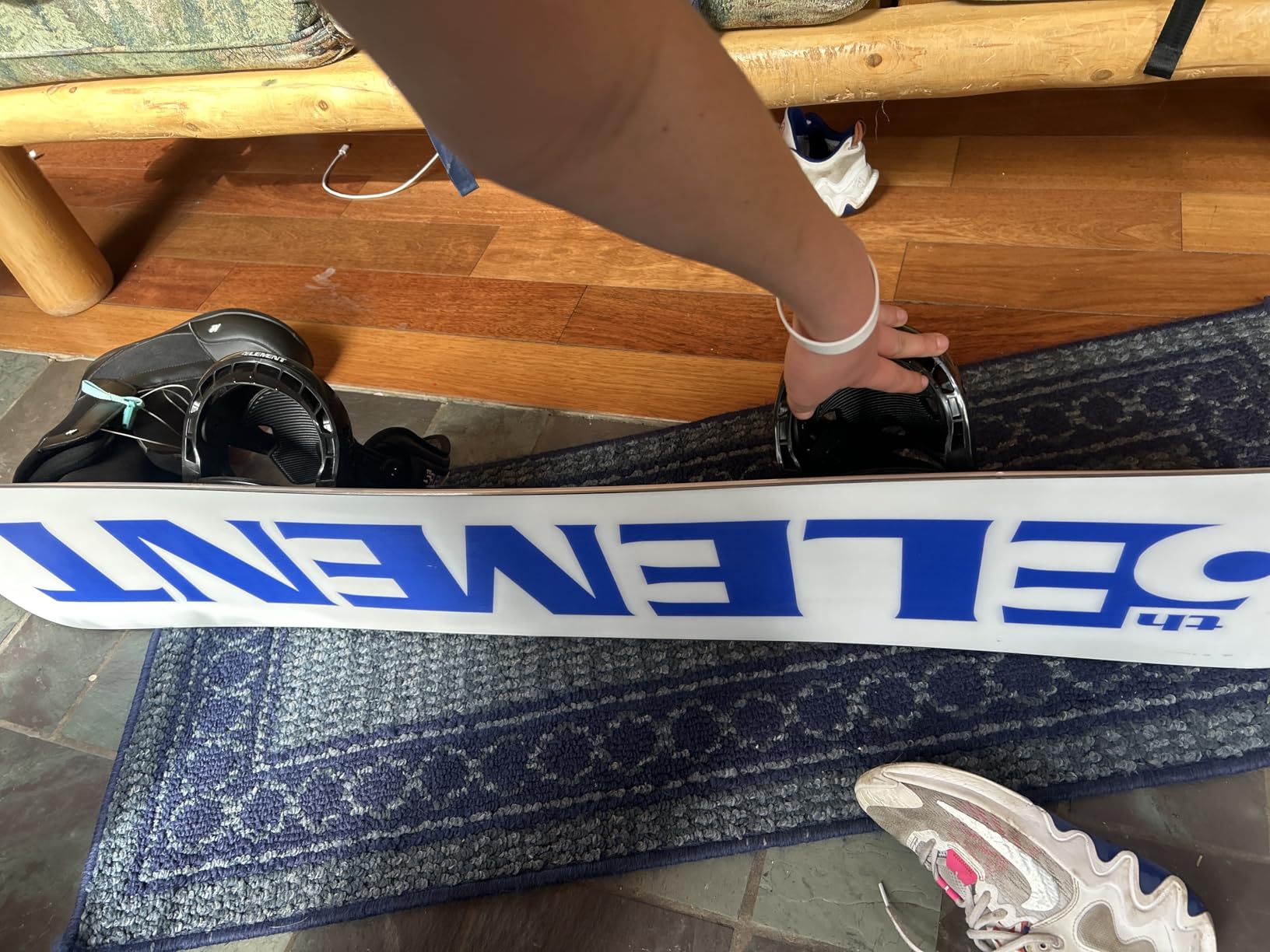 Men's Freestyle All-Mountain Twin Snowboard | Designed for Beginner and Intermediate Riders, Flex 2/10, Easy to Ride, Compatible with Most Bindings, Wide Sizes Available customer photo 1