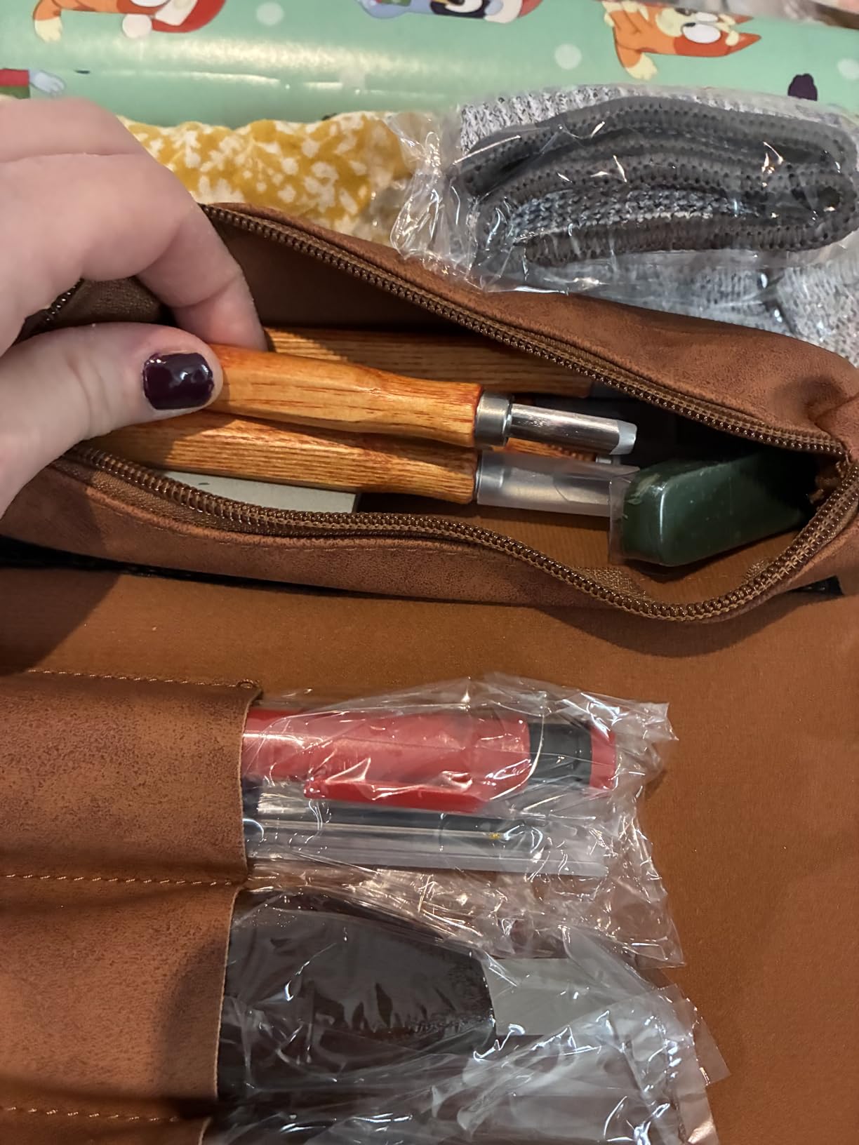 SakerNeo Deluxe Wood Carving Kit whittling kit, 25 Piece Wood Carving Tools with Thick Leather Storage Bag,wood carving set-Ideal Woodworking Tools and Hobbies for Beginners Enthusiasts Gift DIY customer photo 2