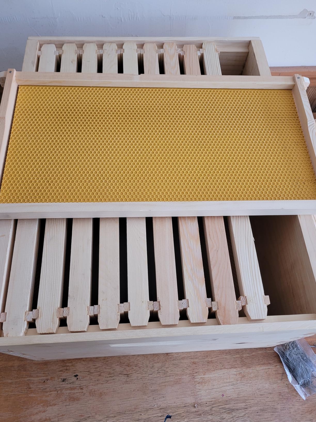Honey Lake 20 Pack Deep Beehive Frames Kit with Durable Wooden Frames and Food-Grade Beeswax-Coated Plastic Foundations for Beekeeping (Yellow) customer photo 2