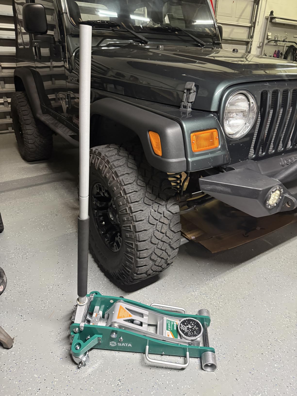 SATA 3-Ton (6,600 lb) Aluminum Floor Jack, Low-Profile Design with Dual-Piston Rapid Lift Pump, Tested for 1.5X Overload for Ultimate Safety, 30% Lighter Than Steel Model customer photo 2