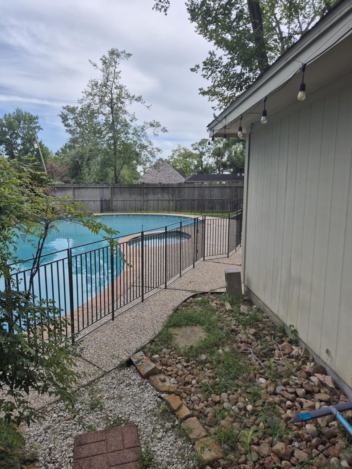 Metal Swimming Pool Fence 54ft (L) × 40in (H) with 21 Panels & 3 Gates, in Ground Pool Safety Fence, Protective Barrier with Reinforced Stakes, Compatible with Patios & Gardens, Black-Silver customer photo 1