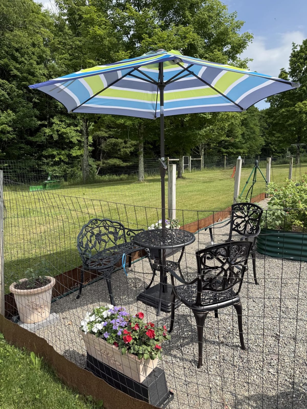 JEAREY 7.5 ft Outdoor Patio Umbrella, Table Umbrella, Navy | 6 Sturdy Ribs, Tilt & Crank lift, Vented Canopy, Ideal for Garden, Deck, Backyard, Pool & Beach customer photo 1
