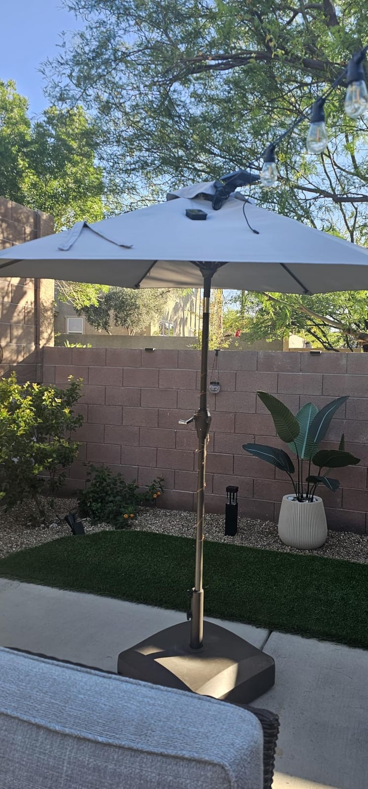 JEAREY 7.5 ft Outdoor Patio Umbrella, Table Umbrella, Navy | 6 Sturdy Ribs, Tilt & Crank lift, Vented Canopy, Ideal for Garden, Deck, Backyard, Pool & Beach customer photo 2