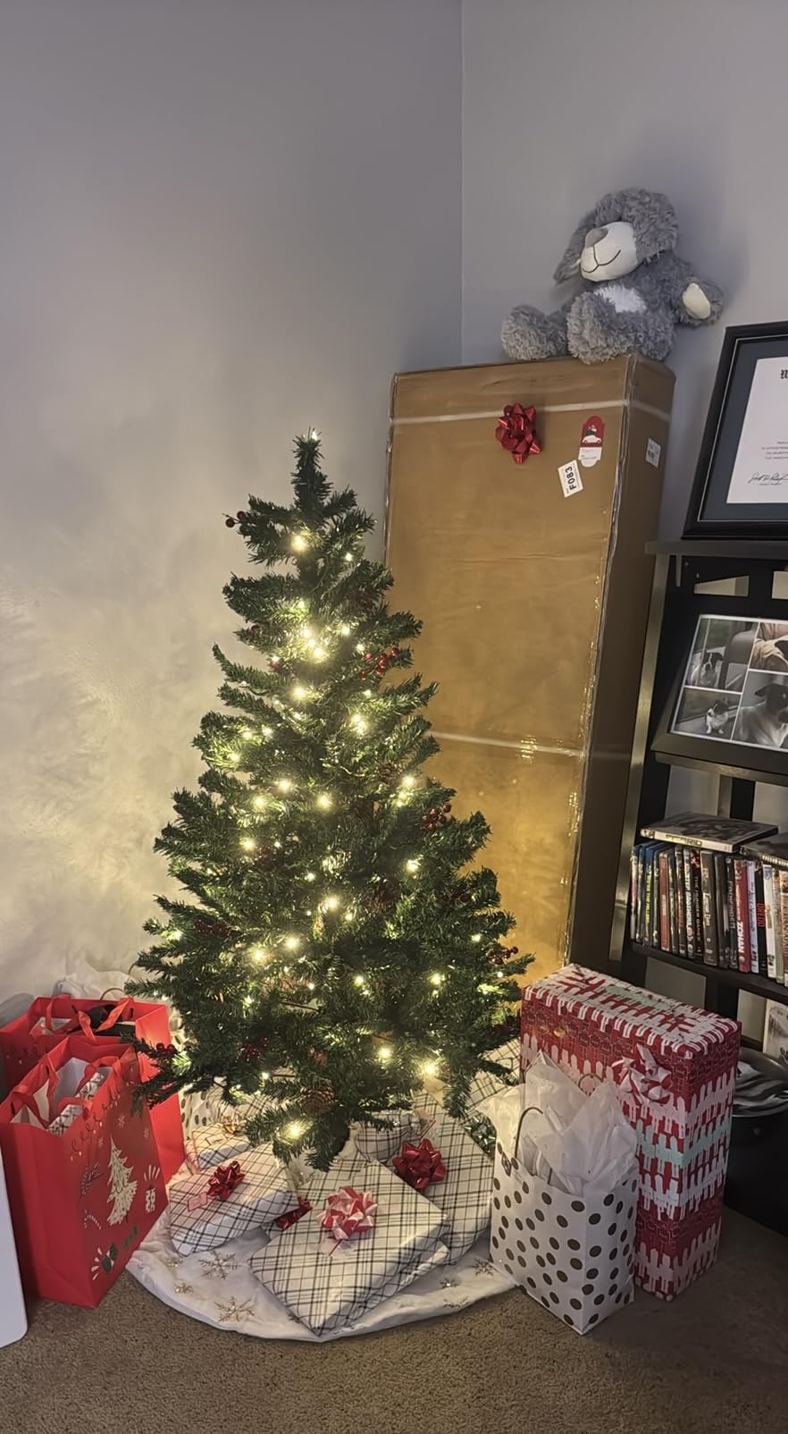 Best Choice Products Pre-Lit Christmas Tree, 6Ft Frosted Pre-Decorated Spruce Artificial Holiday Decoration w/ 250 Twinkling LEDs, Pinecones, Berries, Metal Base customer photo 1
