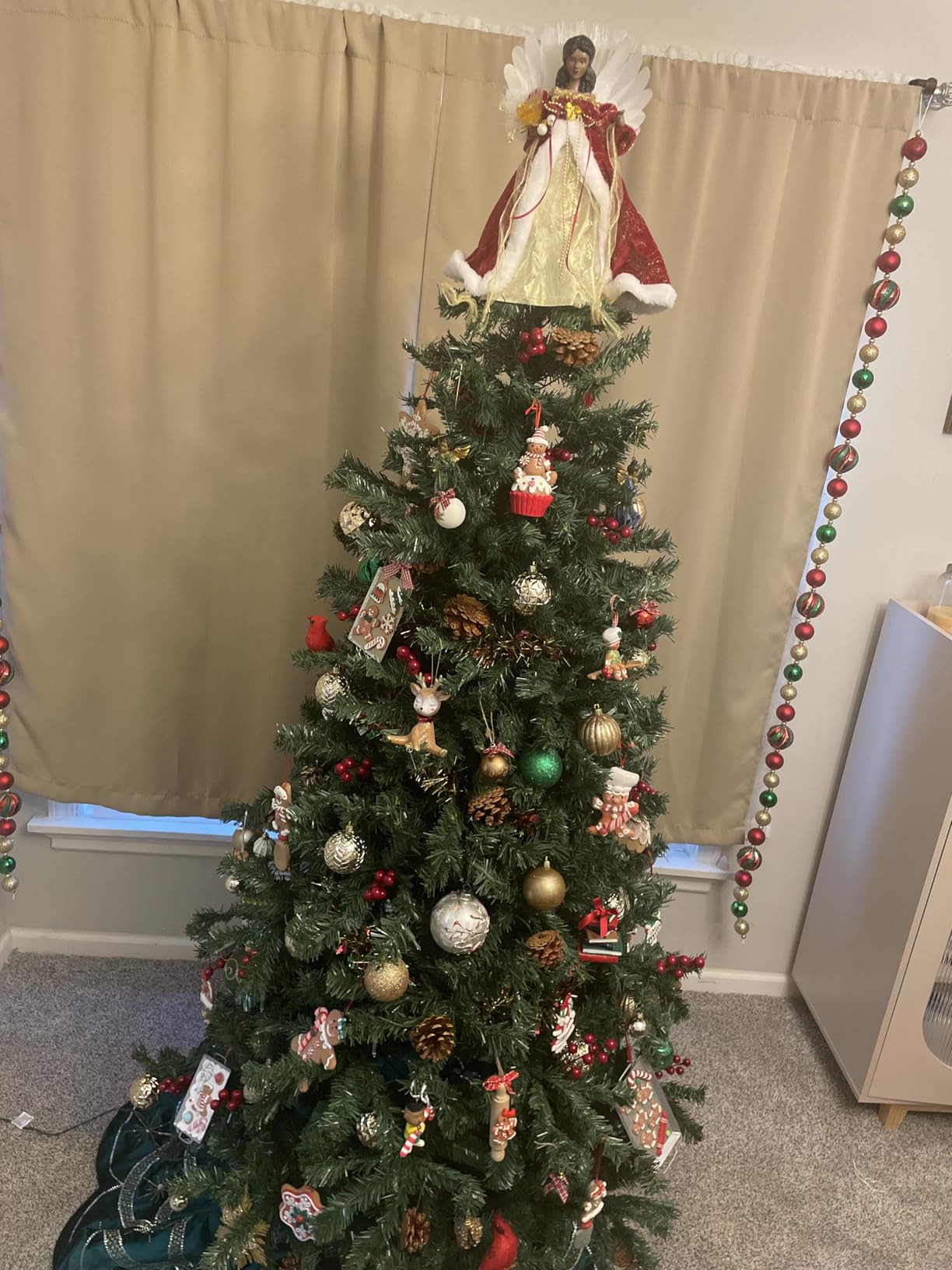 Best Choice Products Pre-Lit Christmas Tree, 6Ft Frosted Pre-Decorated Spruce Artificial Holiday Decoration w/ 250 Twinkling LEDs, Pinecones, Berries, Metal Base customer photo 2