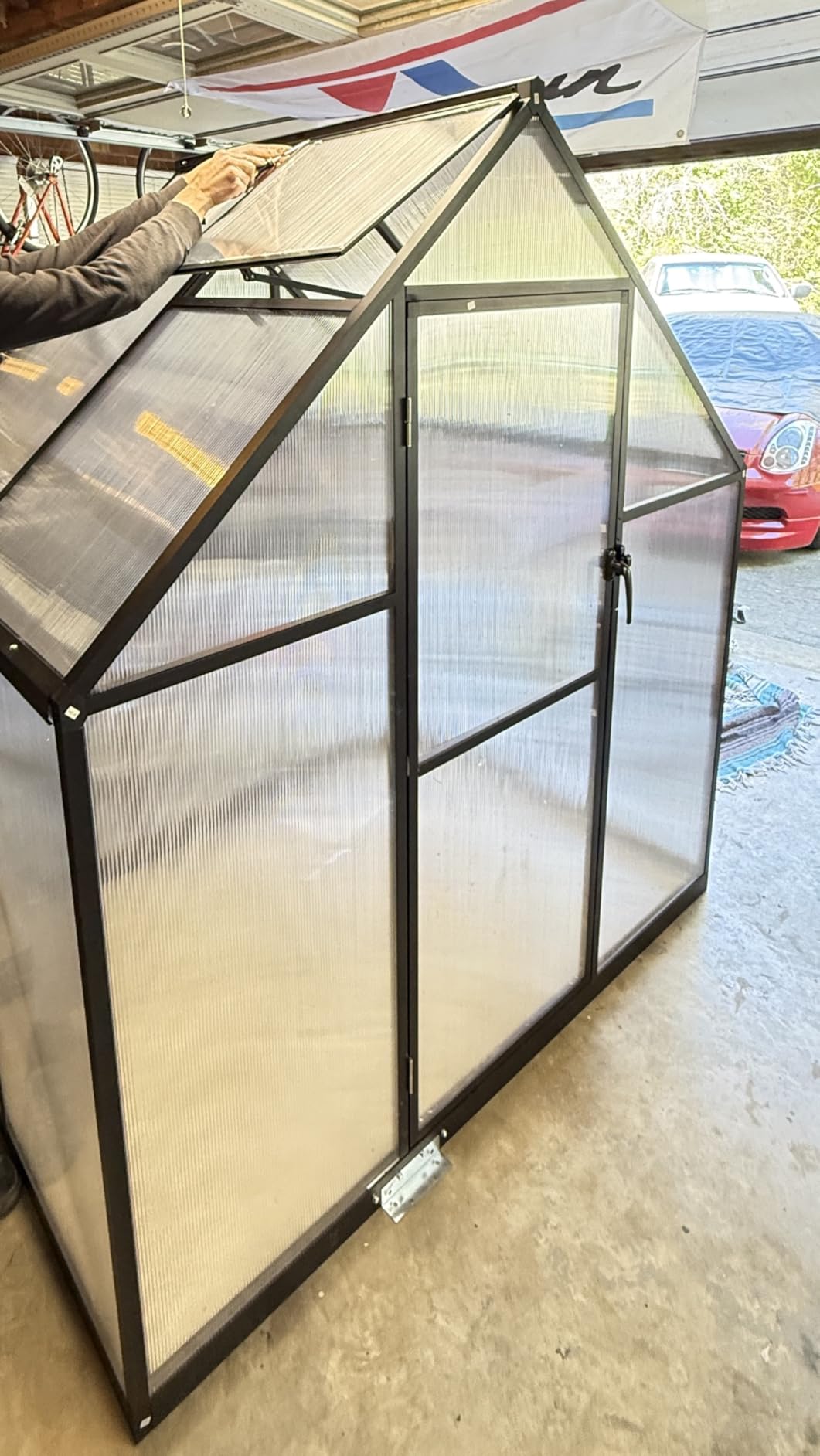 6x4 FT Polycarbonate Greenhouse with Hygrometer, Easy Setup Small Greenhouse for Outdoors Plant Gardening, Heavy Duty Green House Outside with Aluminum Frame Lockable Door & Vented Roof Window customer photo 1