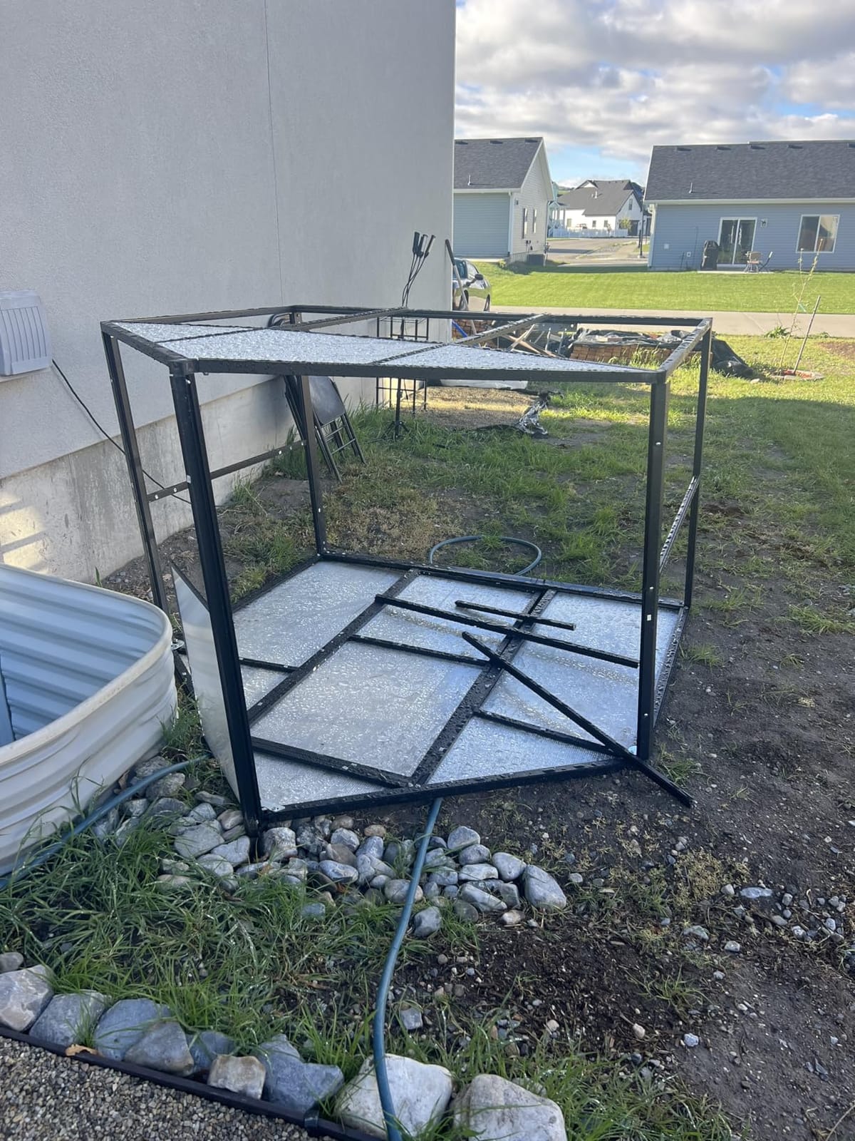 6x4 FT Polycarbonate Greenhouse with Hygrometer, Easy Setup Small Greenhouse for Outdoors Plant Gardening, Heavy Duty Green House Outside with Aluminum Frame Lockable Door & Vented Roof Window customer photo 2
