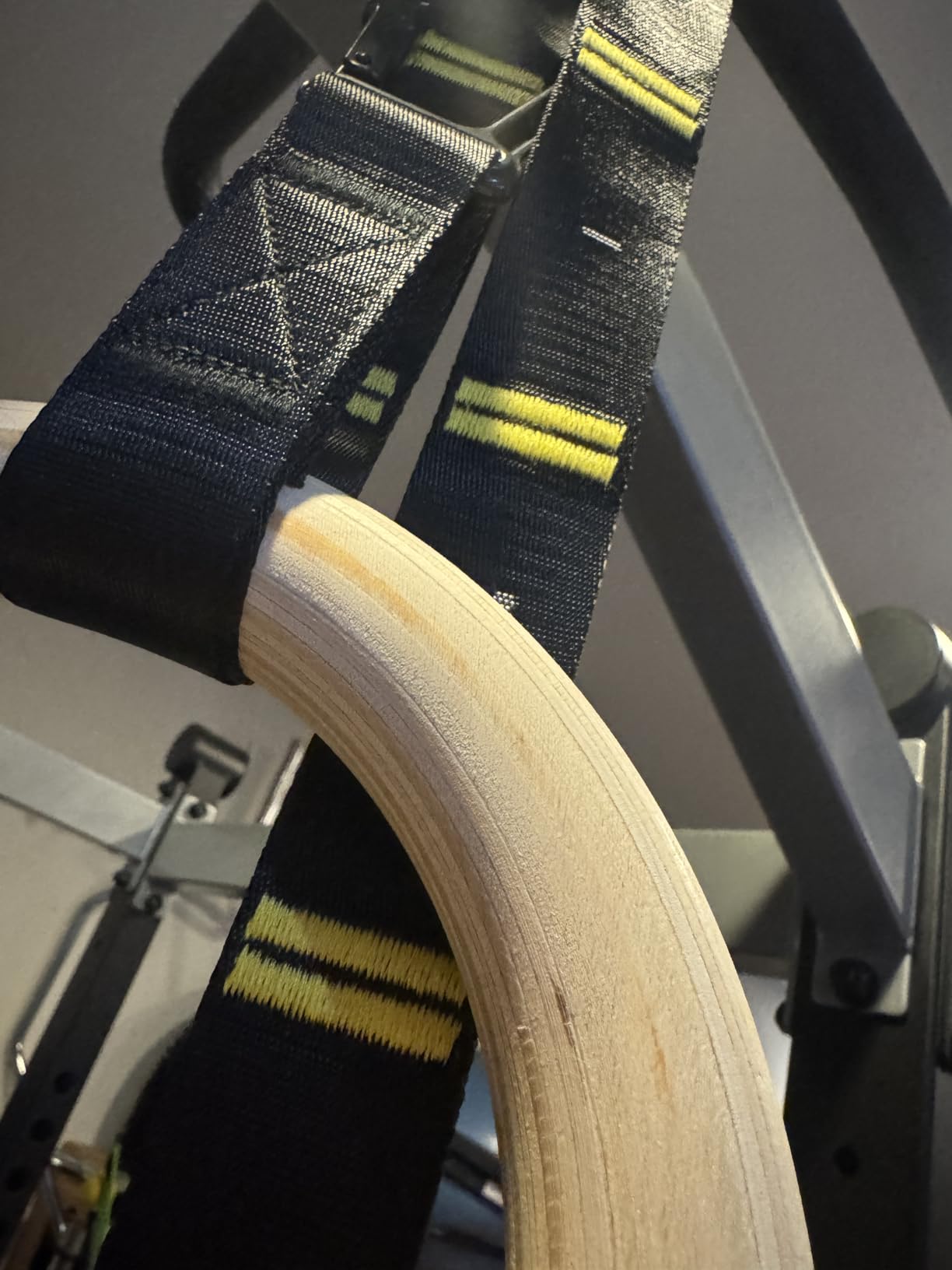 Wooden Gym Rings, 9ft Numbered Double-Layer Quick Adjust Straps | Sturdy wooden gymnastic rings build upper body and core strength for daily bodyweight fitness and muscle shaping routines customer photo 1