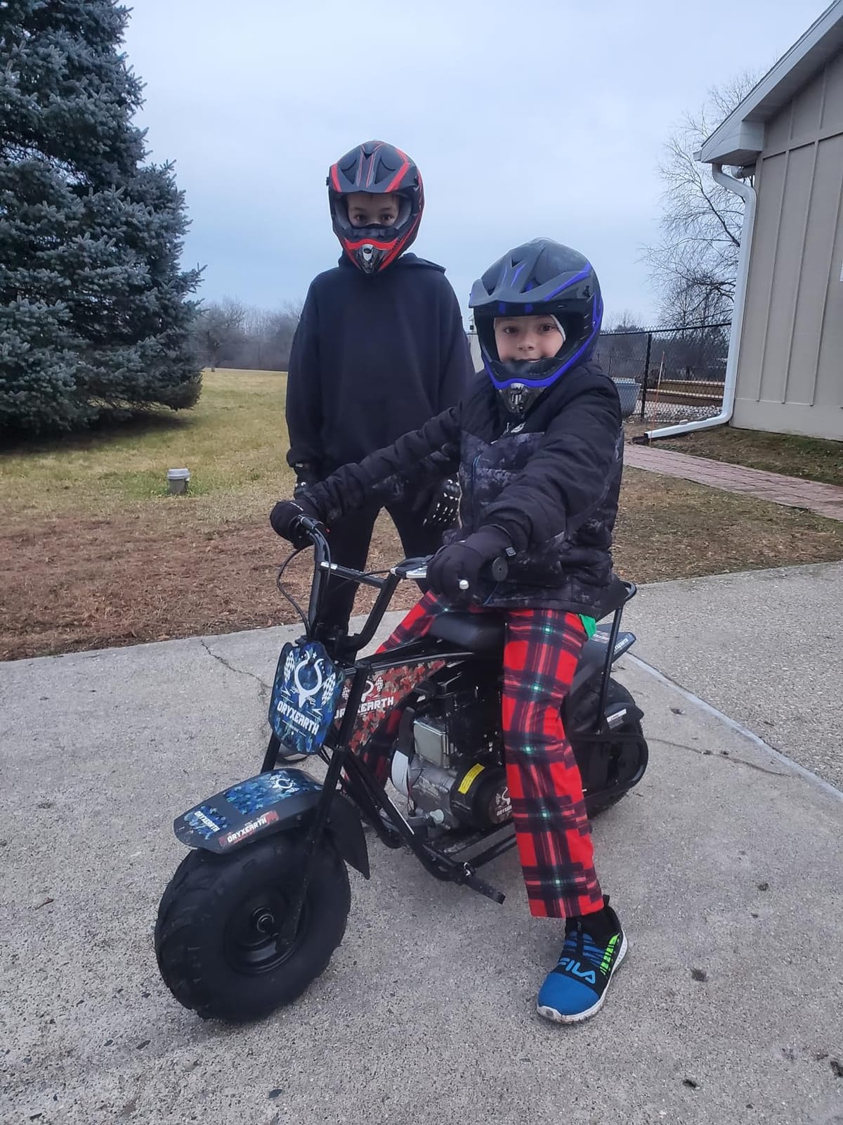BRM100 Mini Dirt Pit Bike 105cc 4-Stroke Off Road for Teens Adults 220 LBS | 3.5HP EPA-Approved Engine, Up To 30 Mph, Rear Disc Brake, 145/70-6 Knobby Fat Tires, Pull-Start, 90% Assembled, Red, Plus customer photo 2
